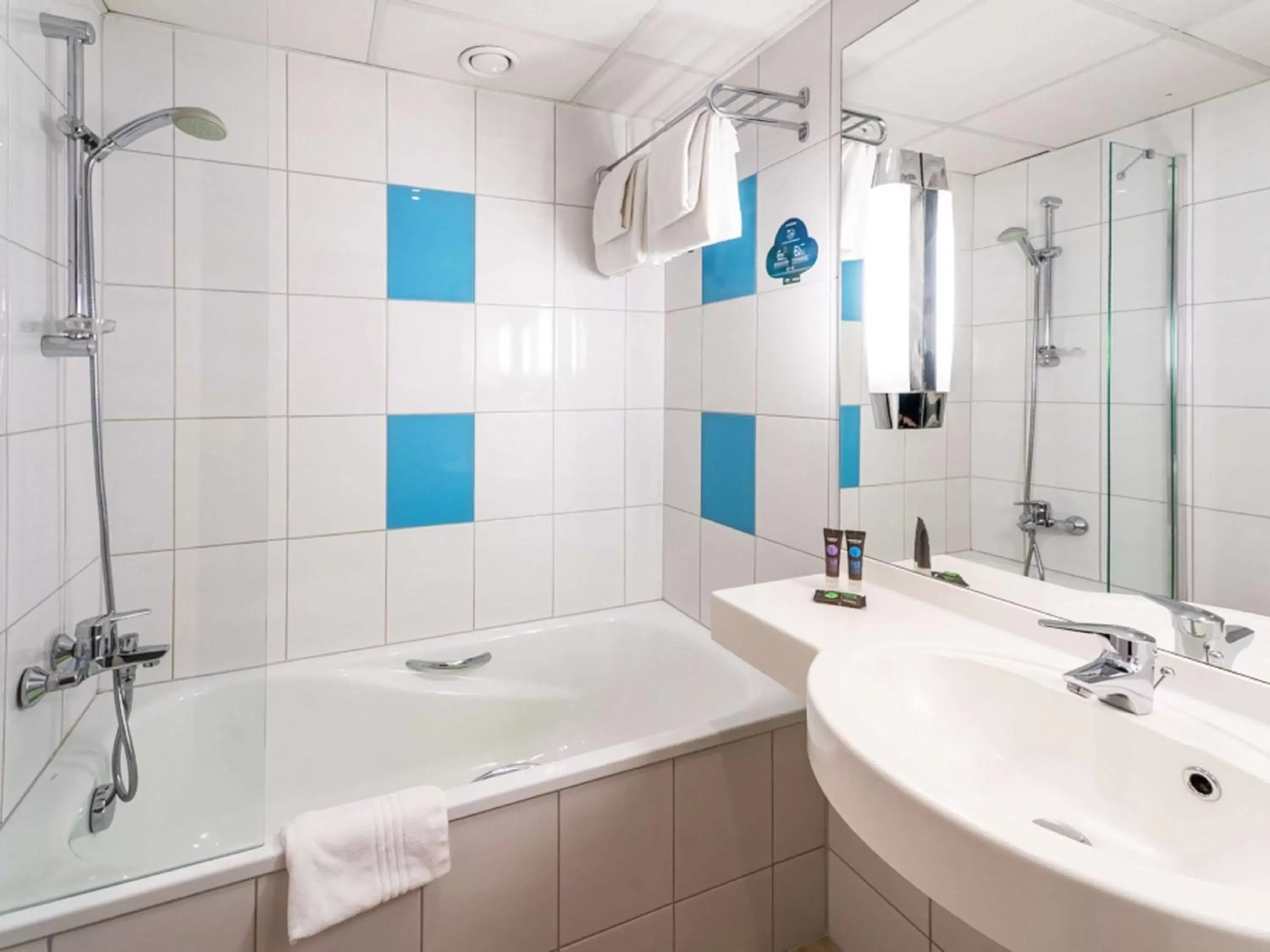 Photo of the whole room, Bathroom in Novotel Kraków City West