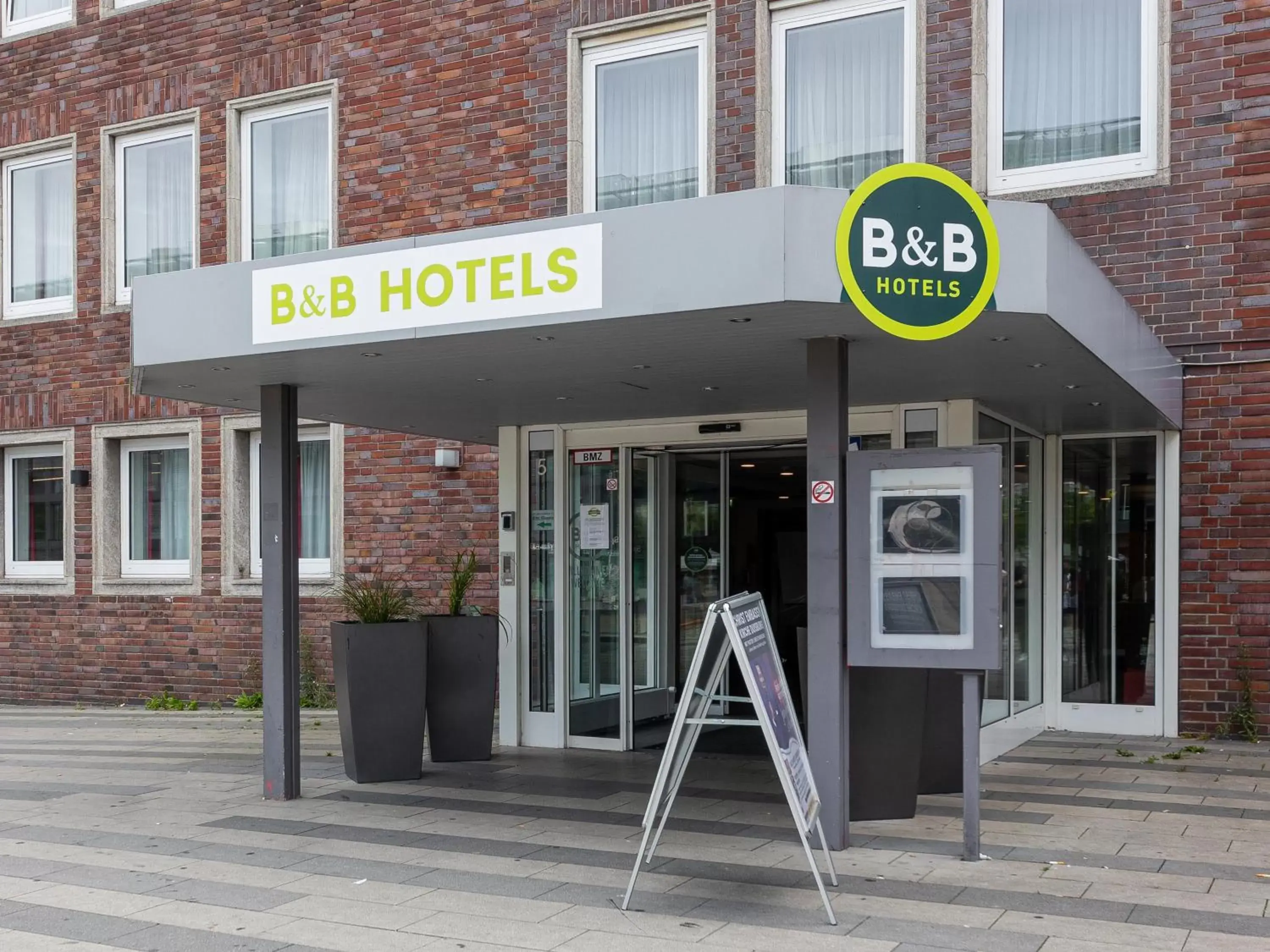 Property building in B&B Hotel Duisburg Hbf-Nord
