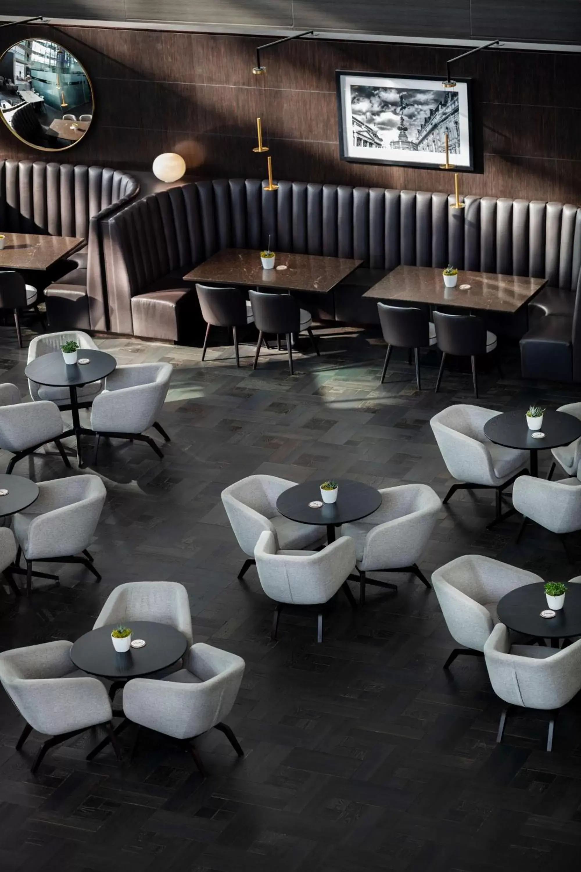 Lounge or bar in Radisson Blu Hotel London Stansted Airport