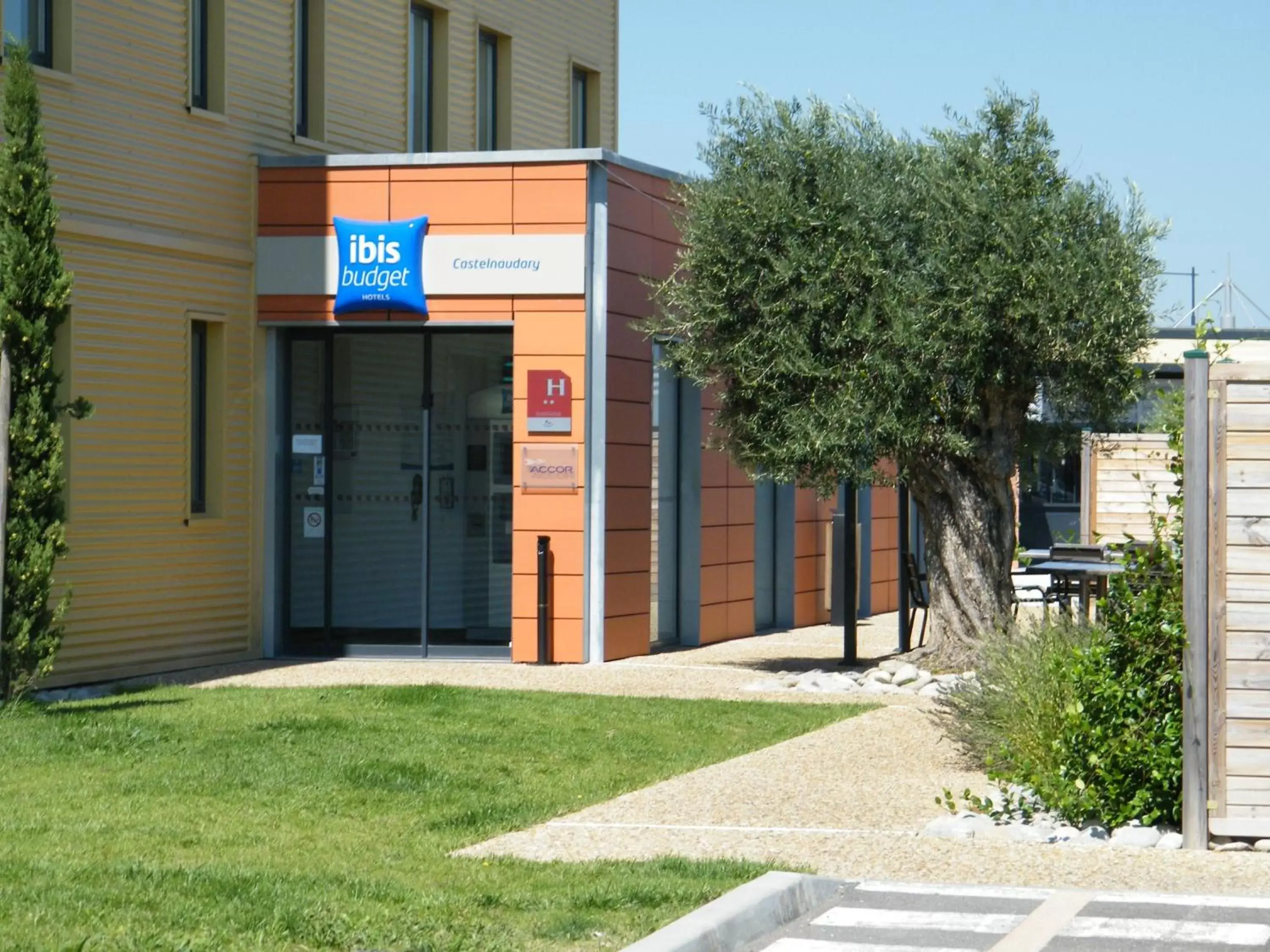 Facade/entrance in ibis budget Castelnaudary - A61