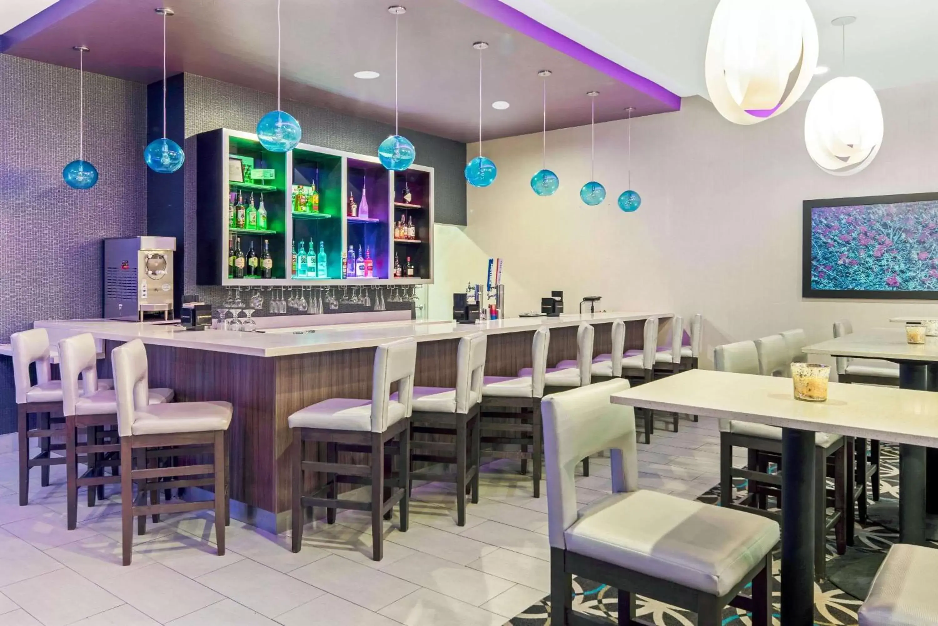 Lounge or bar, Restaurant/Places to Eat in La Quinta by Wyndham McAllen La Plaza Mall