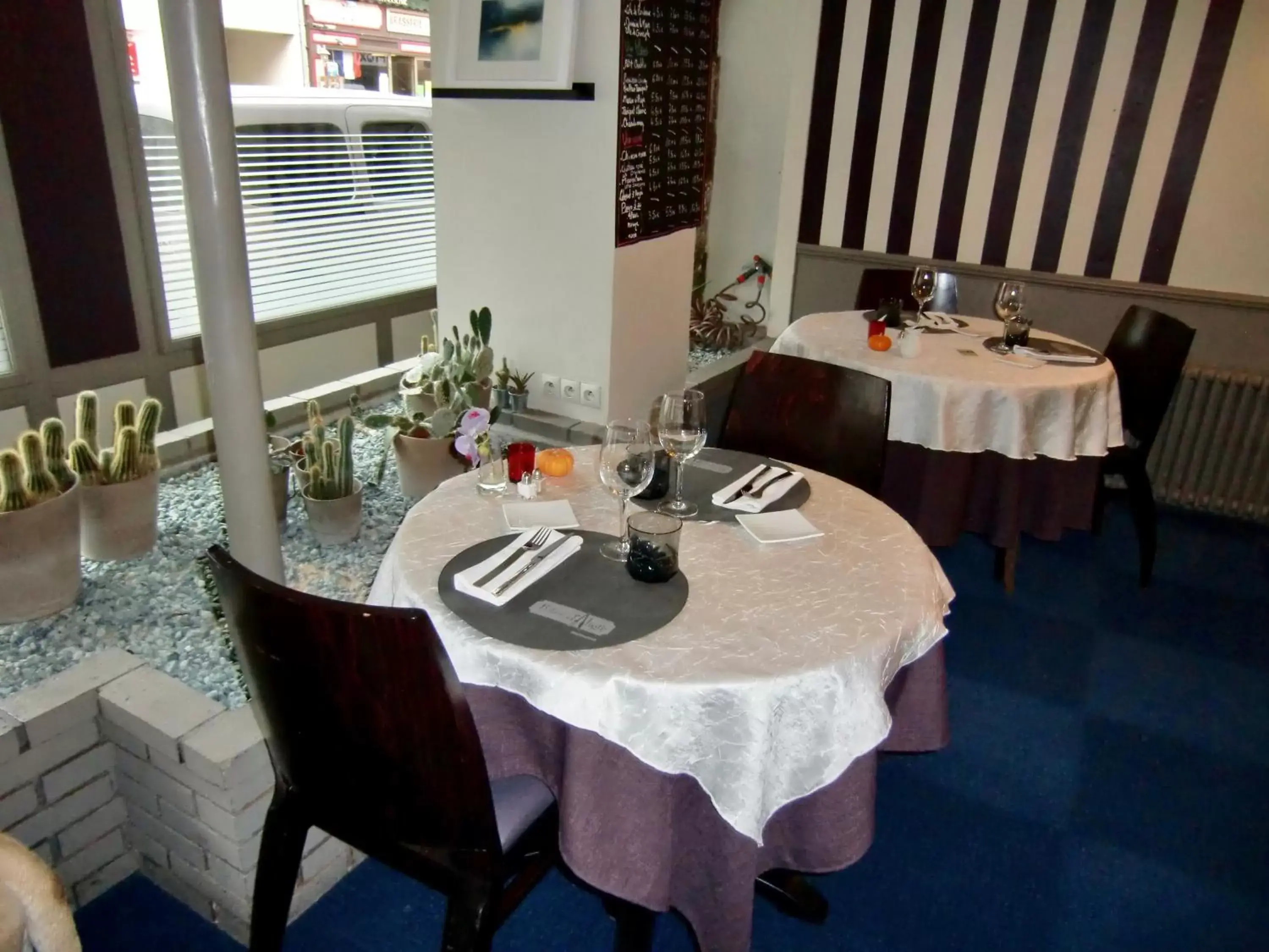 Restaurant/Places to Eat in LOGIS Hotel-Restaurant Le Relais d'Aligre