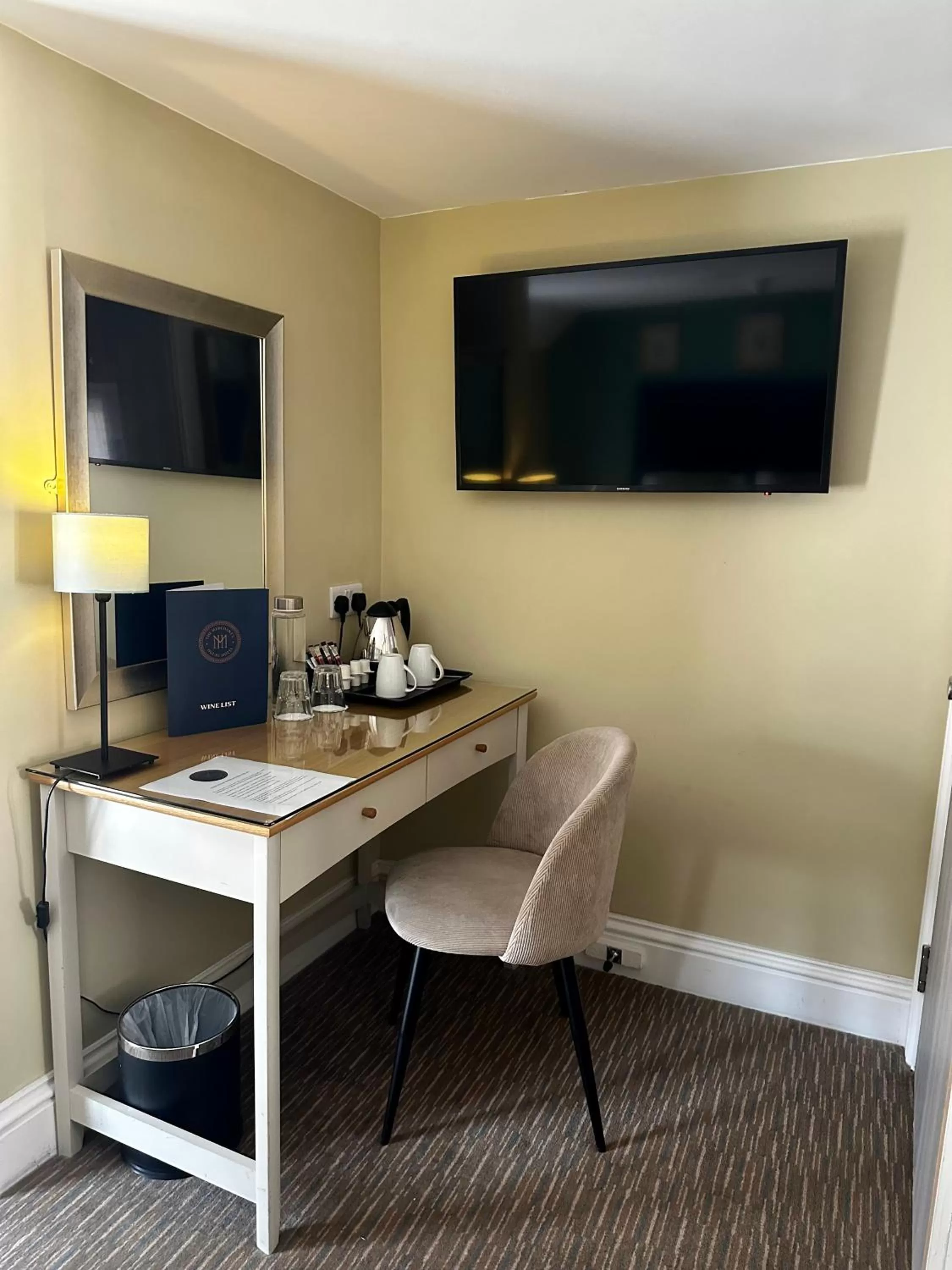 TV and multimedia in The Merchant's House, BW Signature Collection