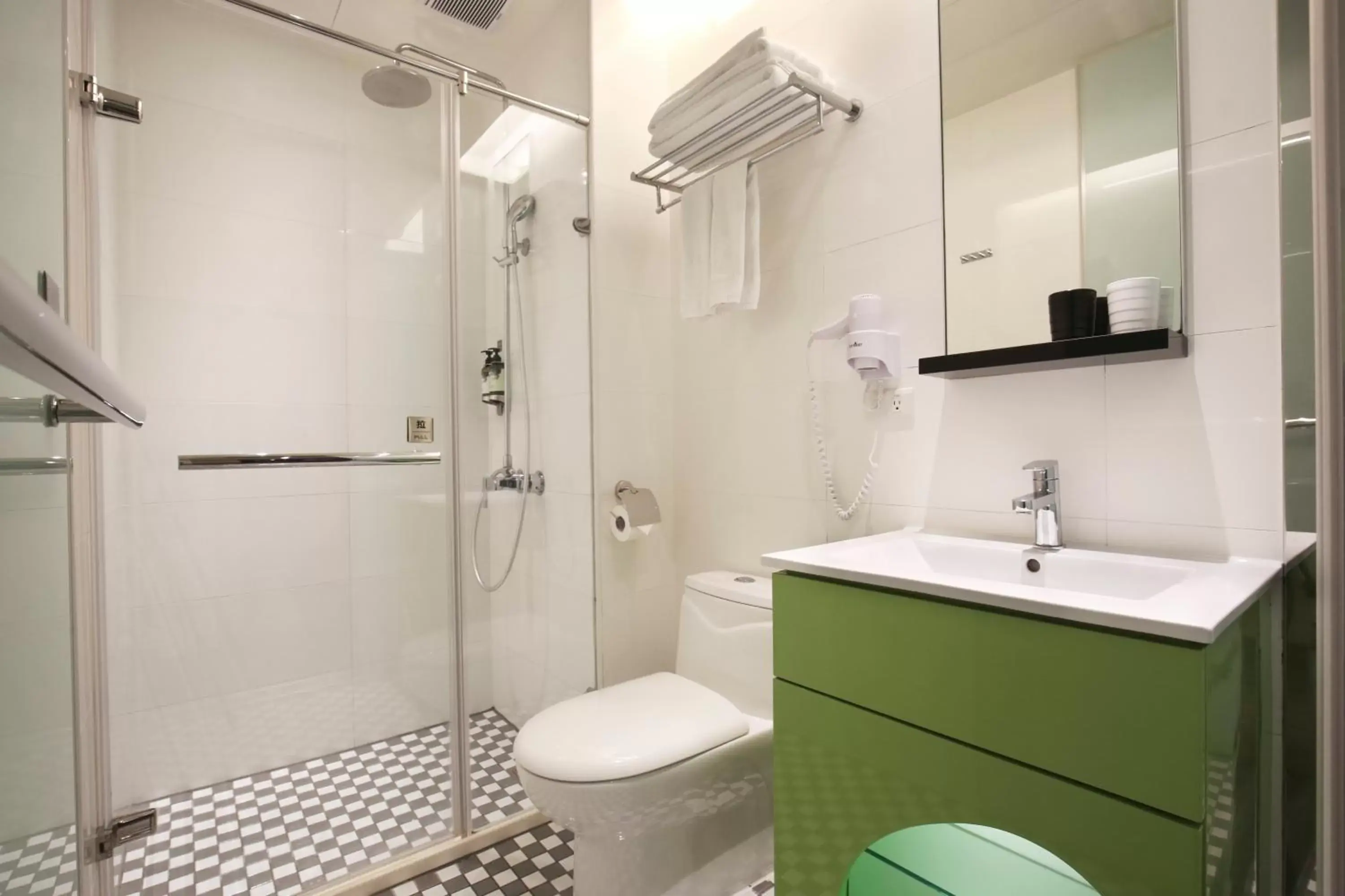 Shower, Bathroom in CityInn Hotel Plus - Taichung Station Branch