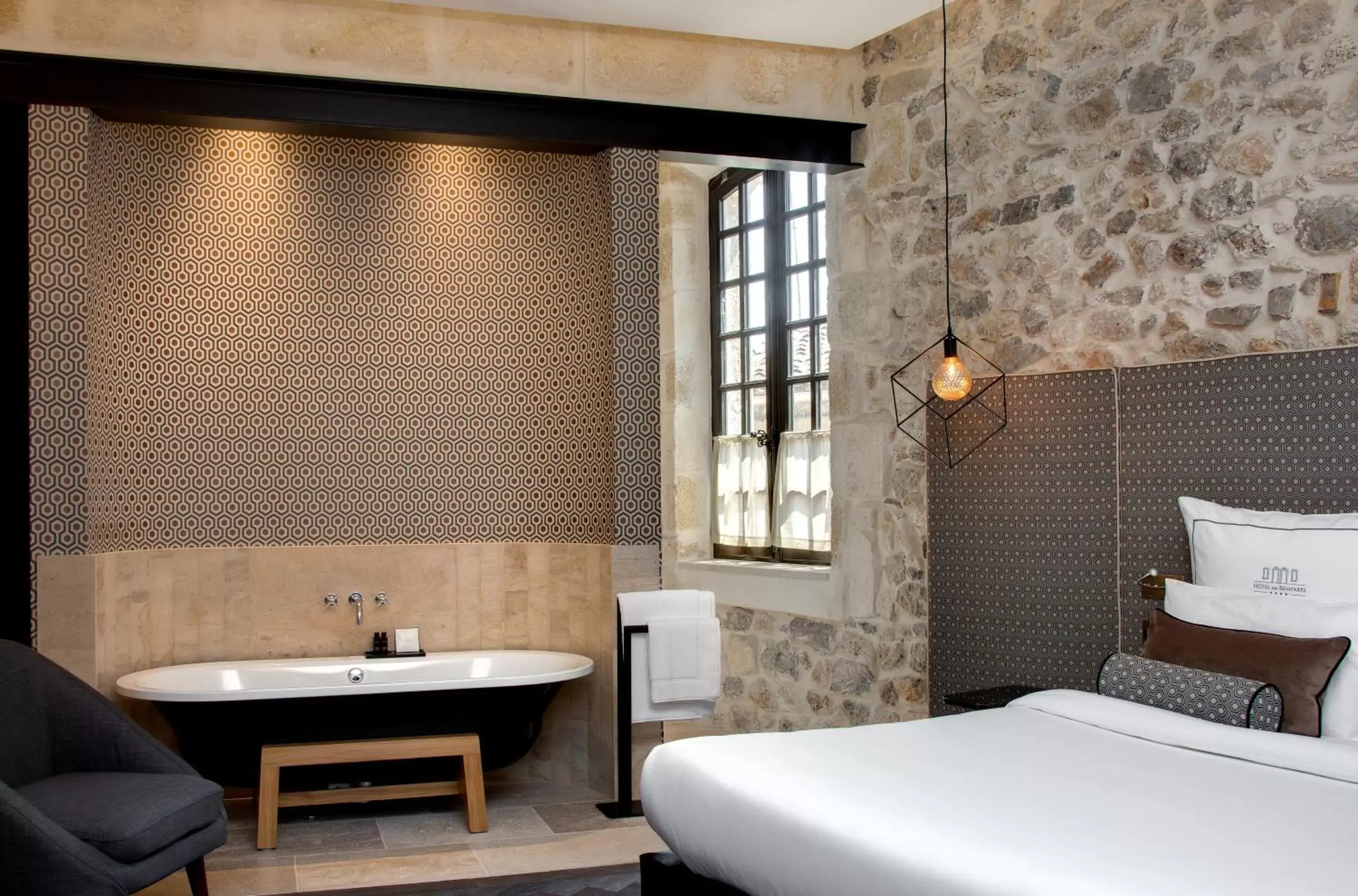 Photo of the whole room, Bed in Boutique Hôtel des Remparts & Spa