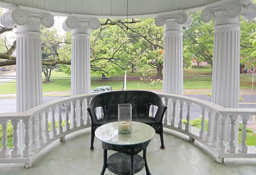 Balcony/Terrace in Double Oaks Bed & Breakfast