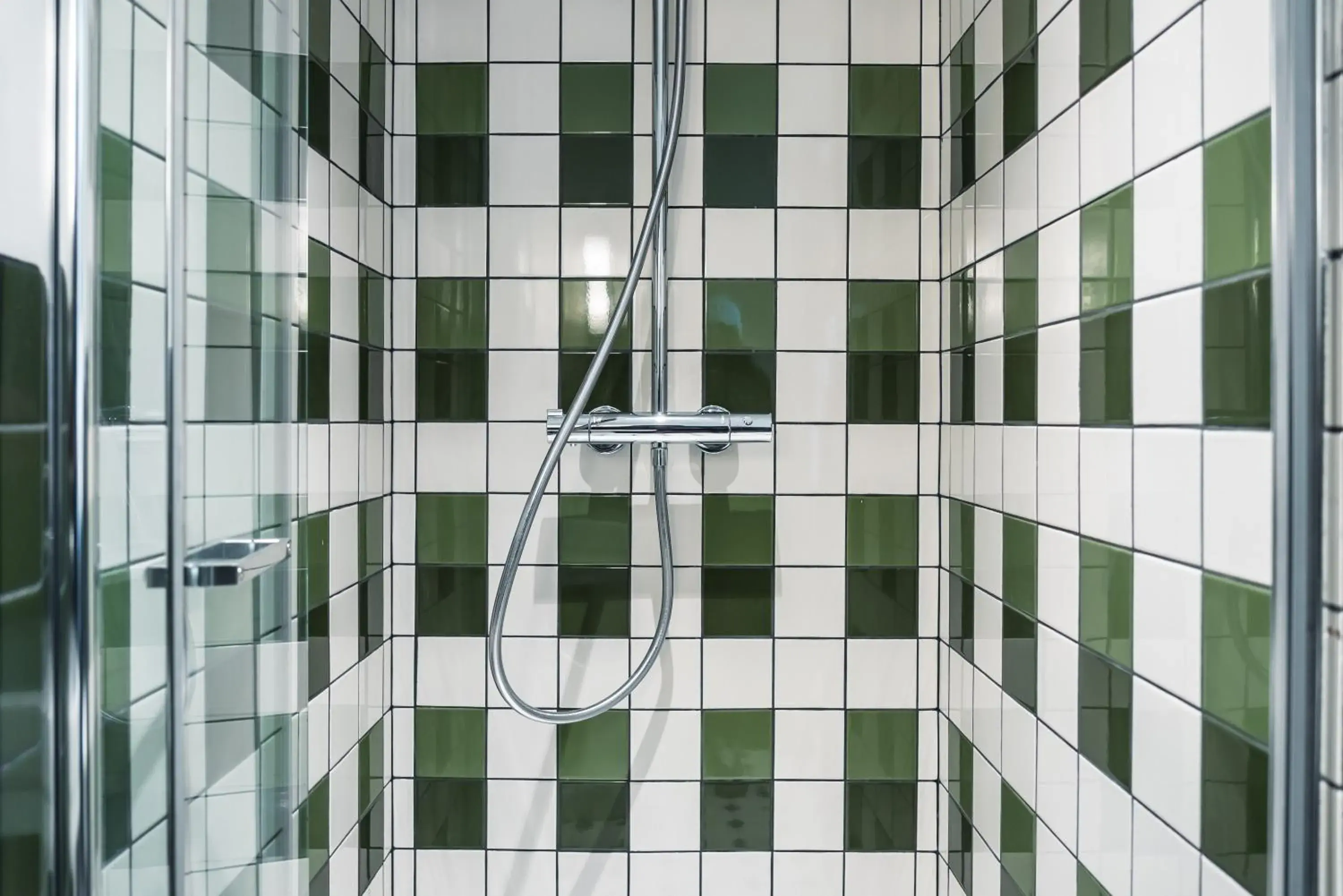 Shower in Kraft Hotel
