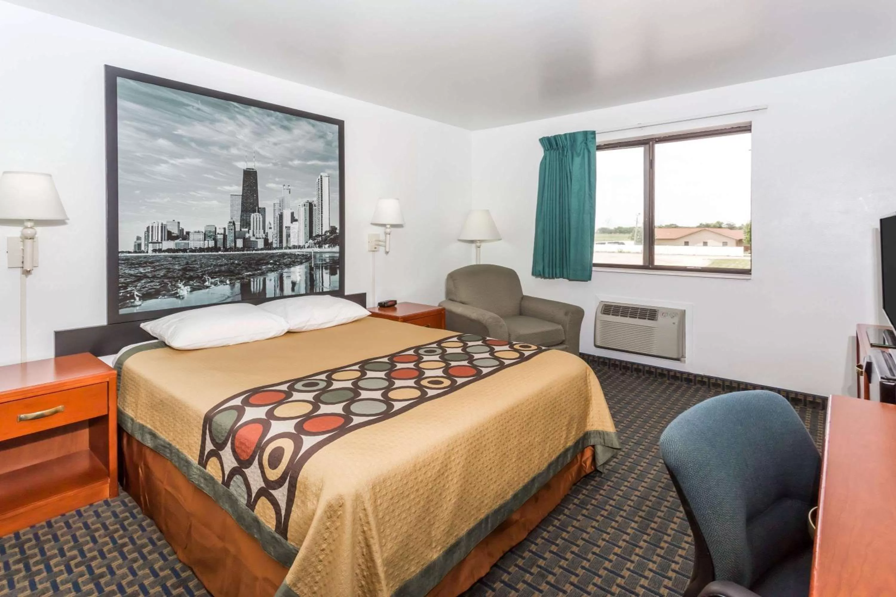 Photo of the whole room, Bed in Super 8 by Wyndham Rock Falls Sterling Area