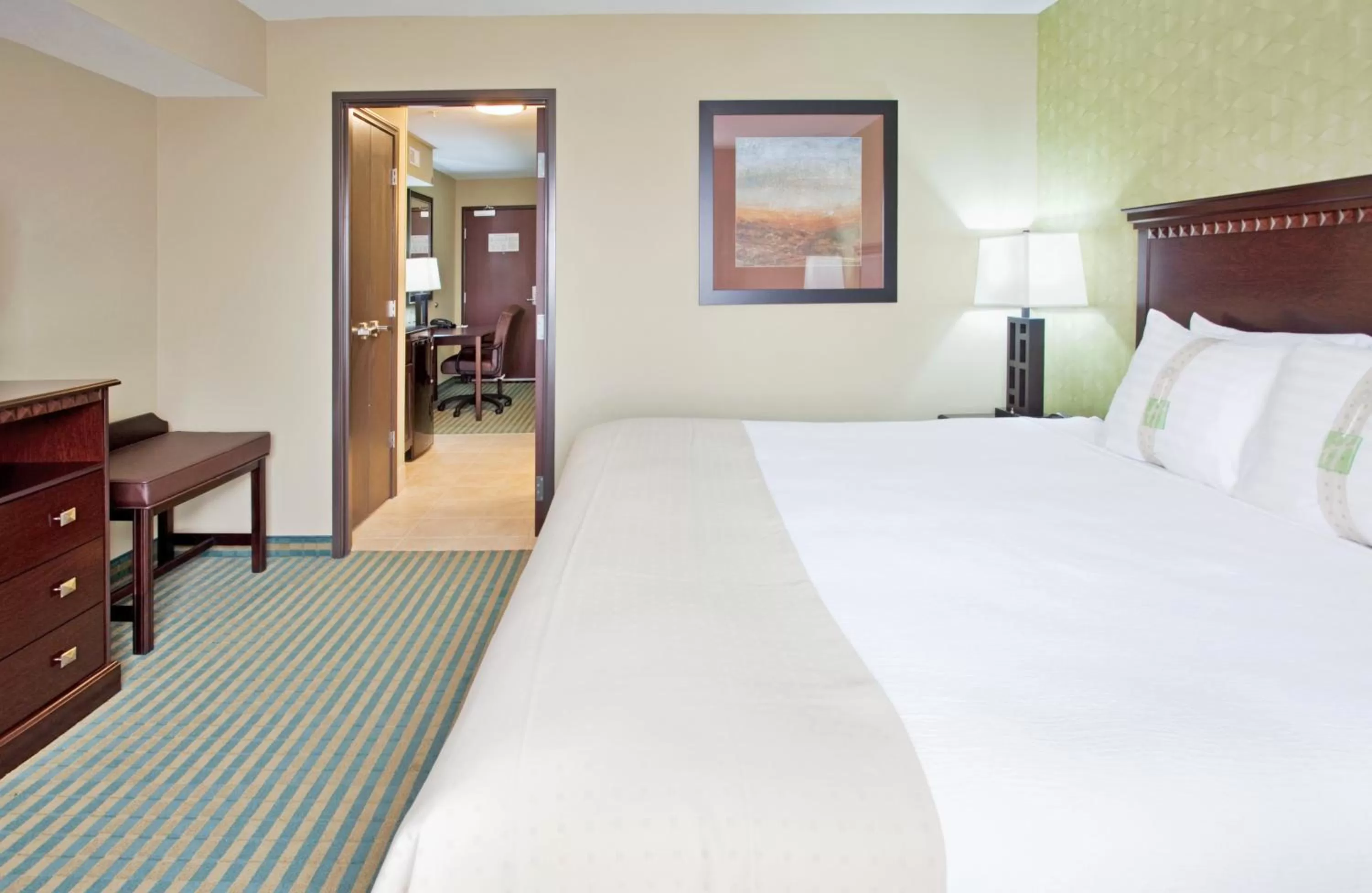 Photo of the whole room, Bed in Holiday Inn Columbia East by IHG