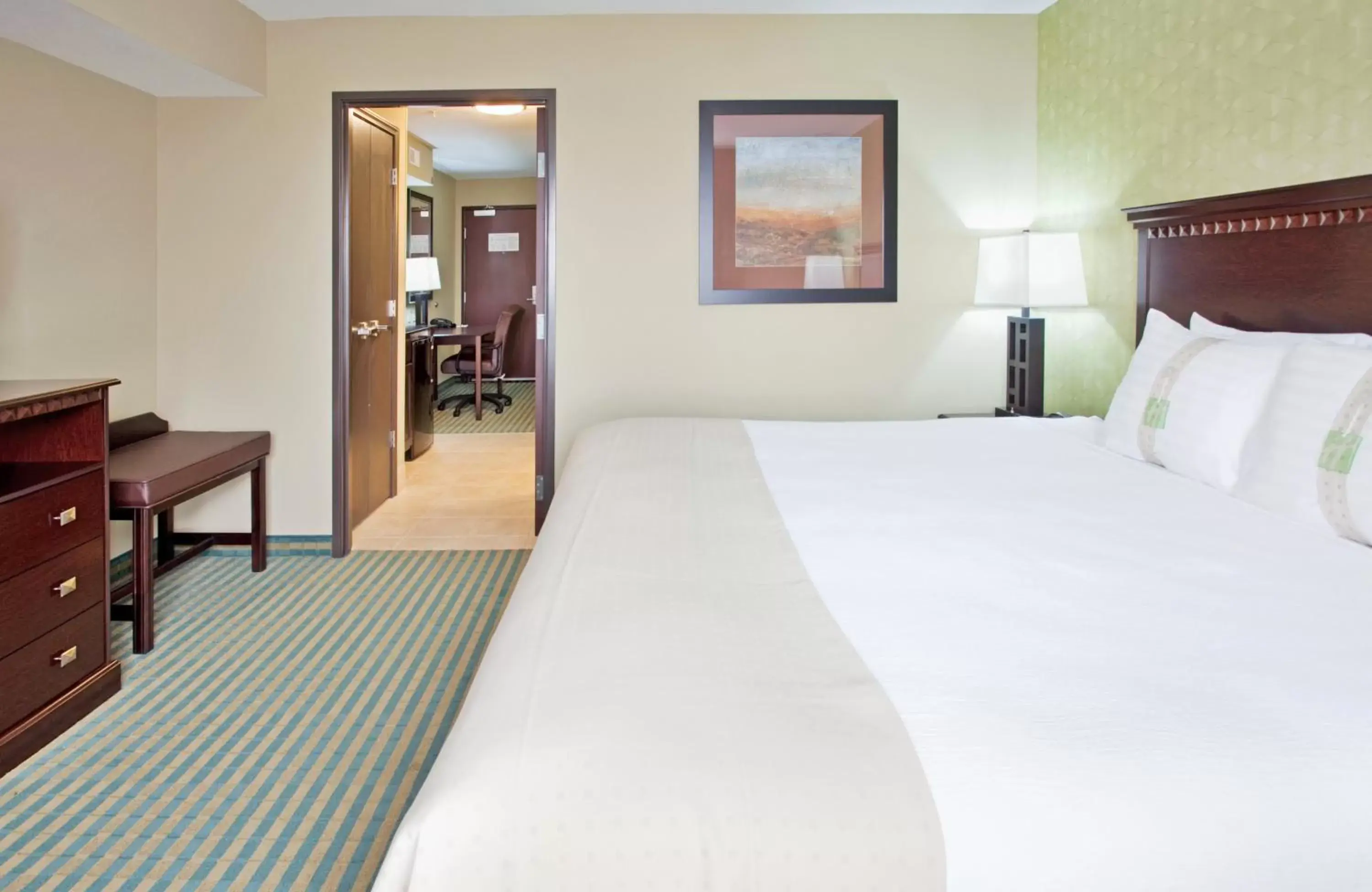 Photo of the whole room, Bed in Holiday Inn Columbia East, an IHG Hotel