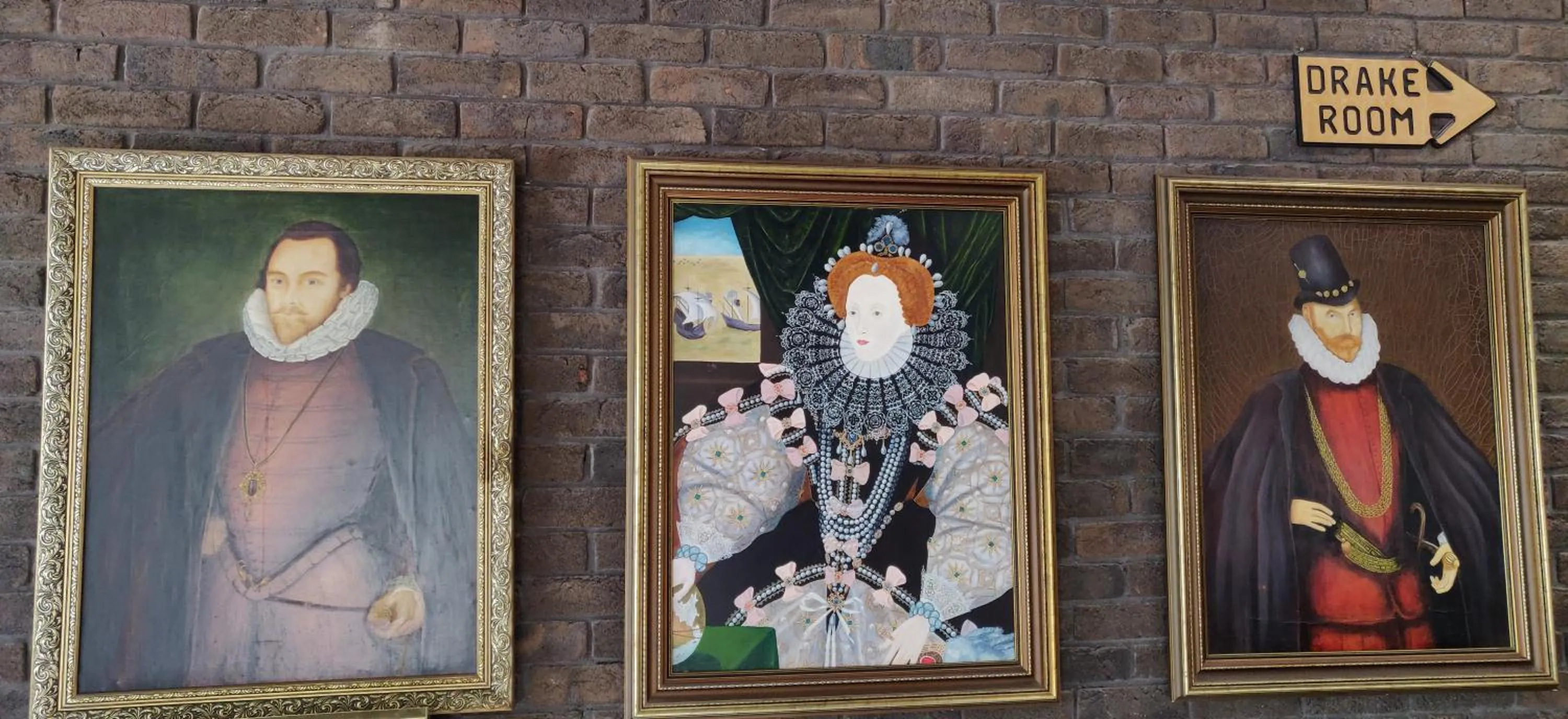 Facade/entrance in Sir Francis Drake