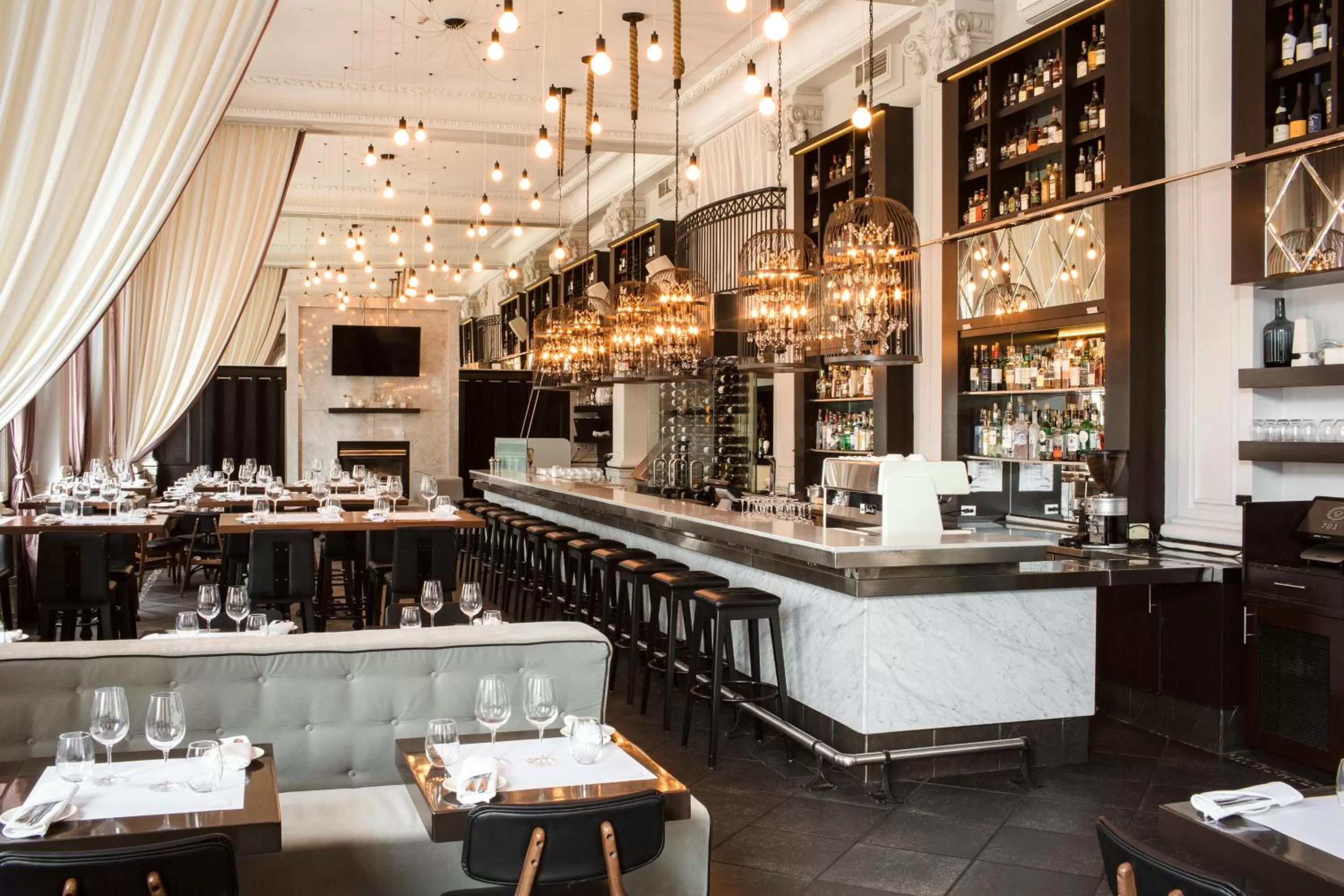 Restaurant/places to eat in Hotel Place D'Armes