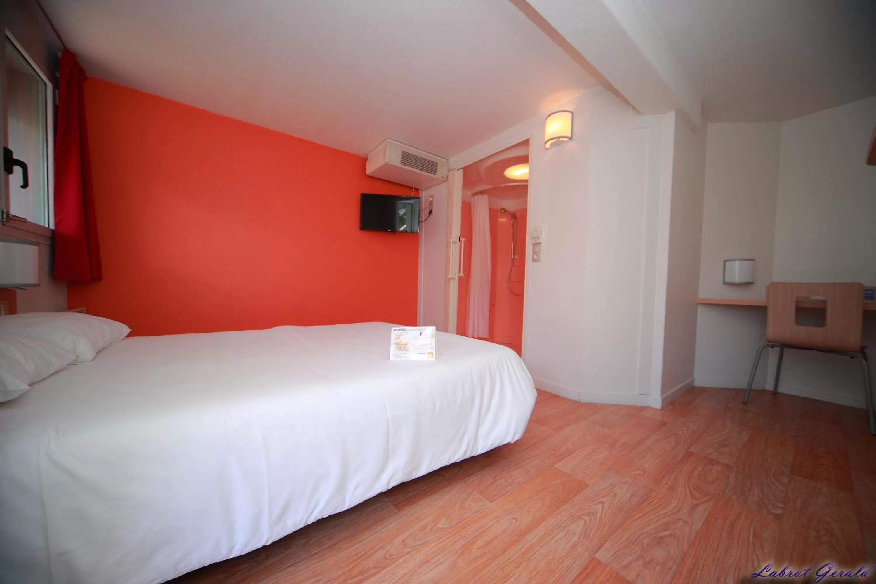 Bed in Premiere Classe Ales - Anduze