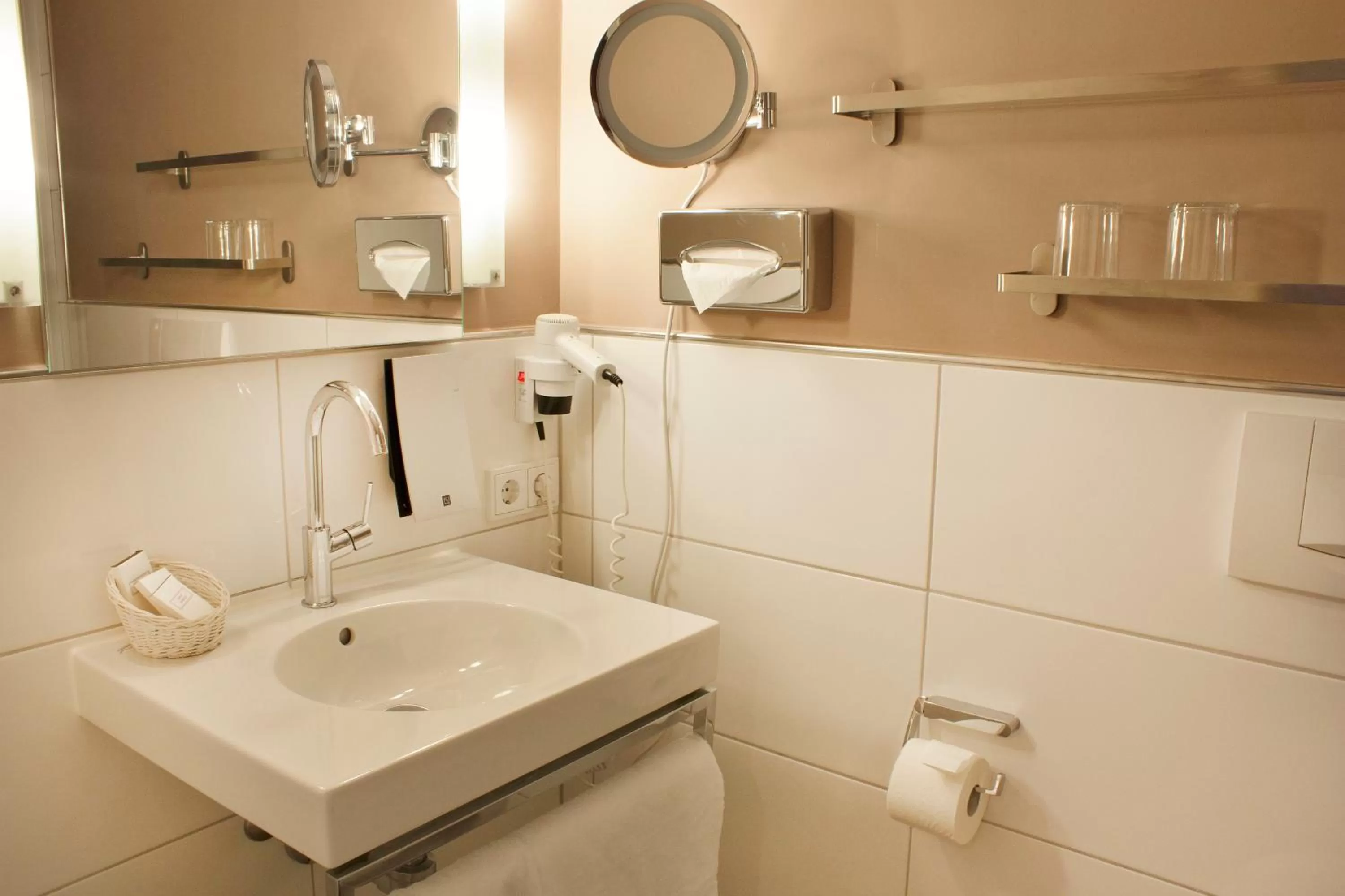 Bathroom in Hotel Bayerischer Hof