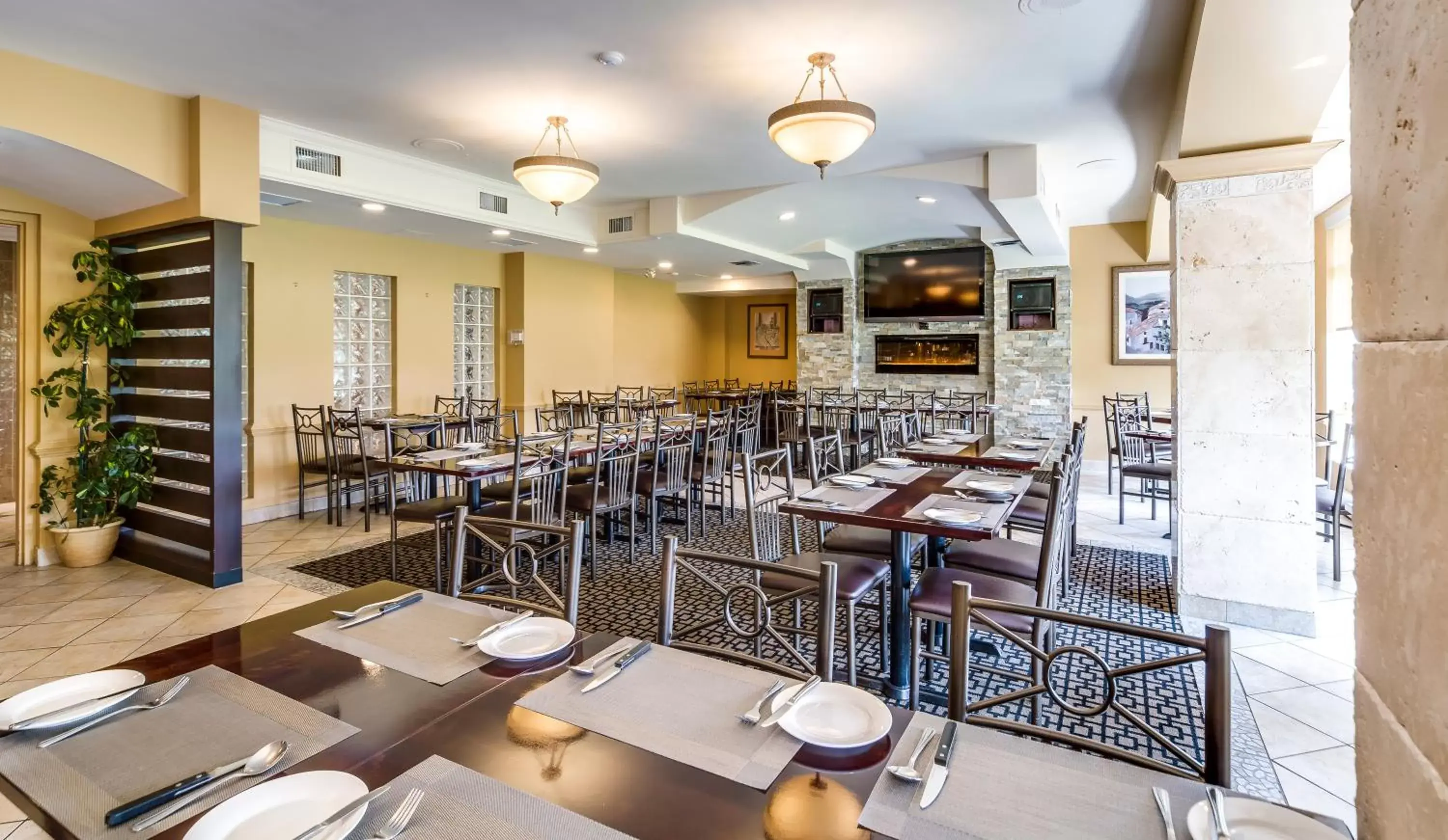 Restaurant/Places to Eat in Monte Carlo Inn Markham