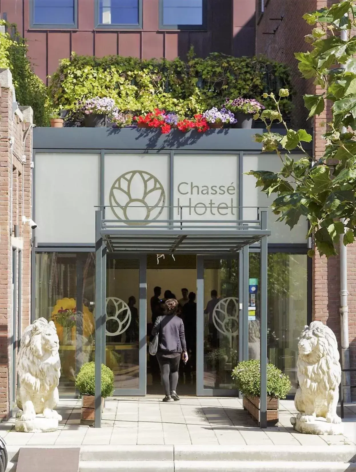 Facade/entrance in Chasse Hotel