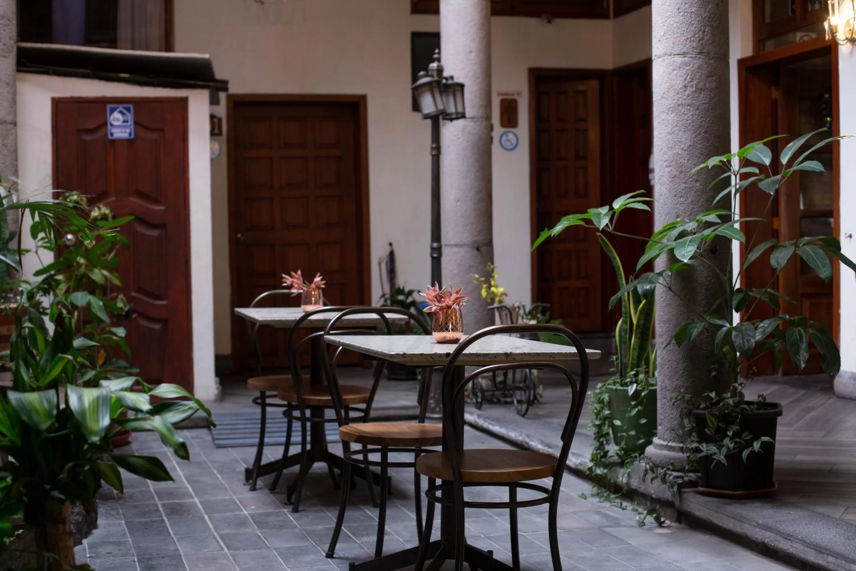 Patio in Hotel Colonial San Agustin