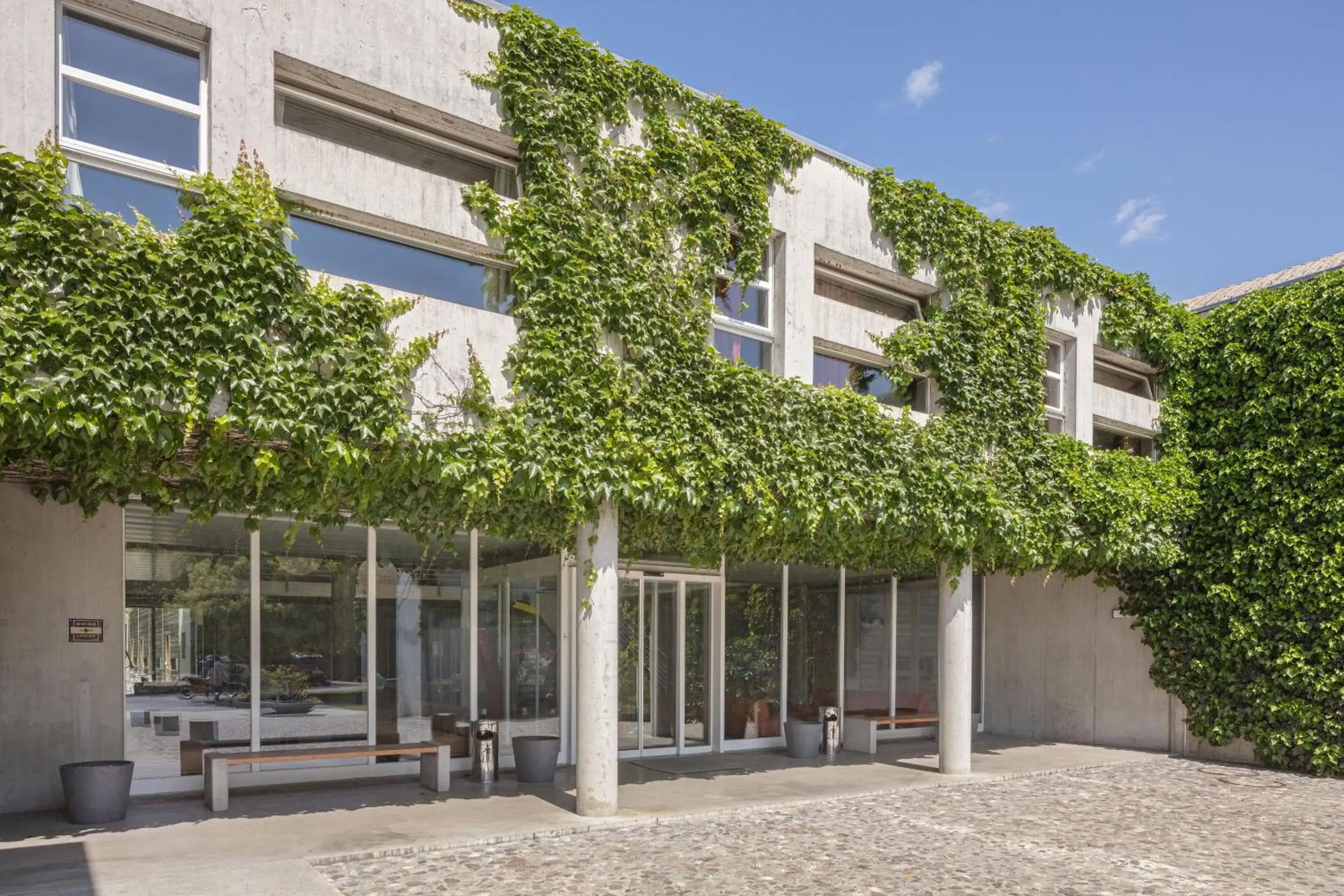 Facade/entrance, Property Building in Lausanne Youth Hostel Jeunotel