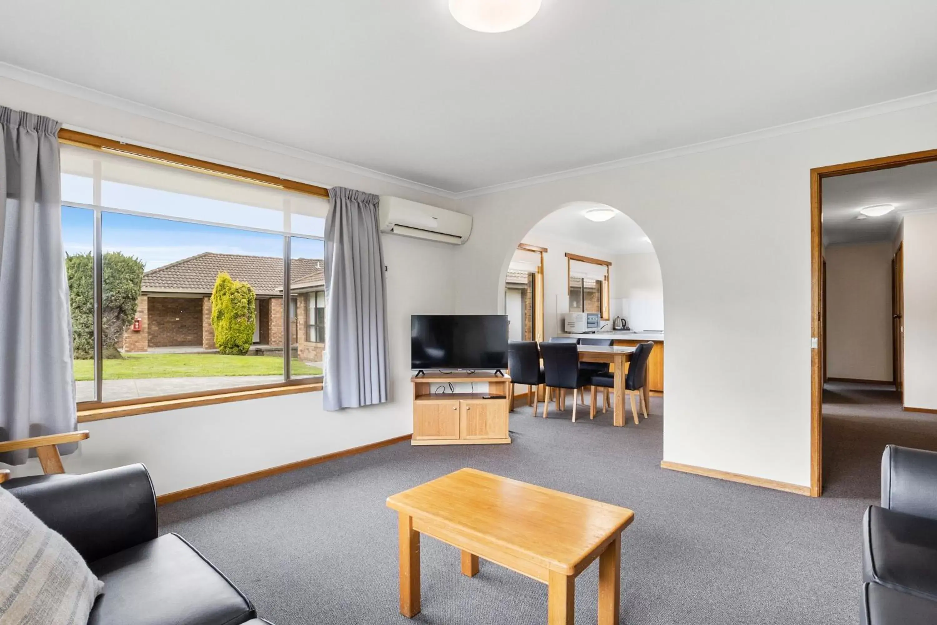 Living room, Seating Area in Riverfront Motel & Villas