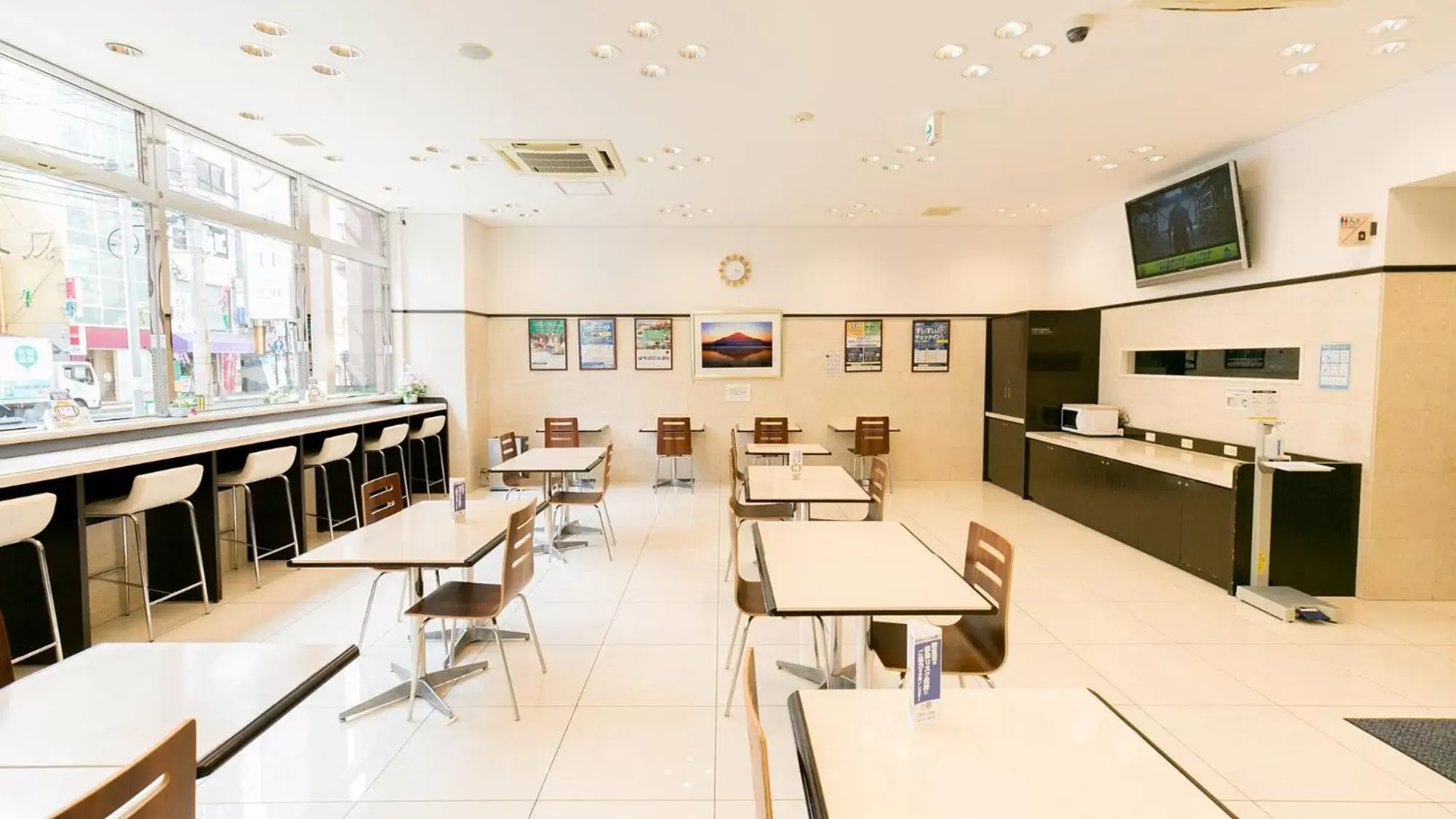 Lobby or reception, Restaurant/Places to Eat in Toyoko Inn Kagoshima chuo eki Higashi guchi