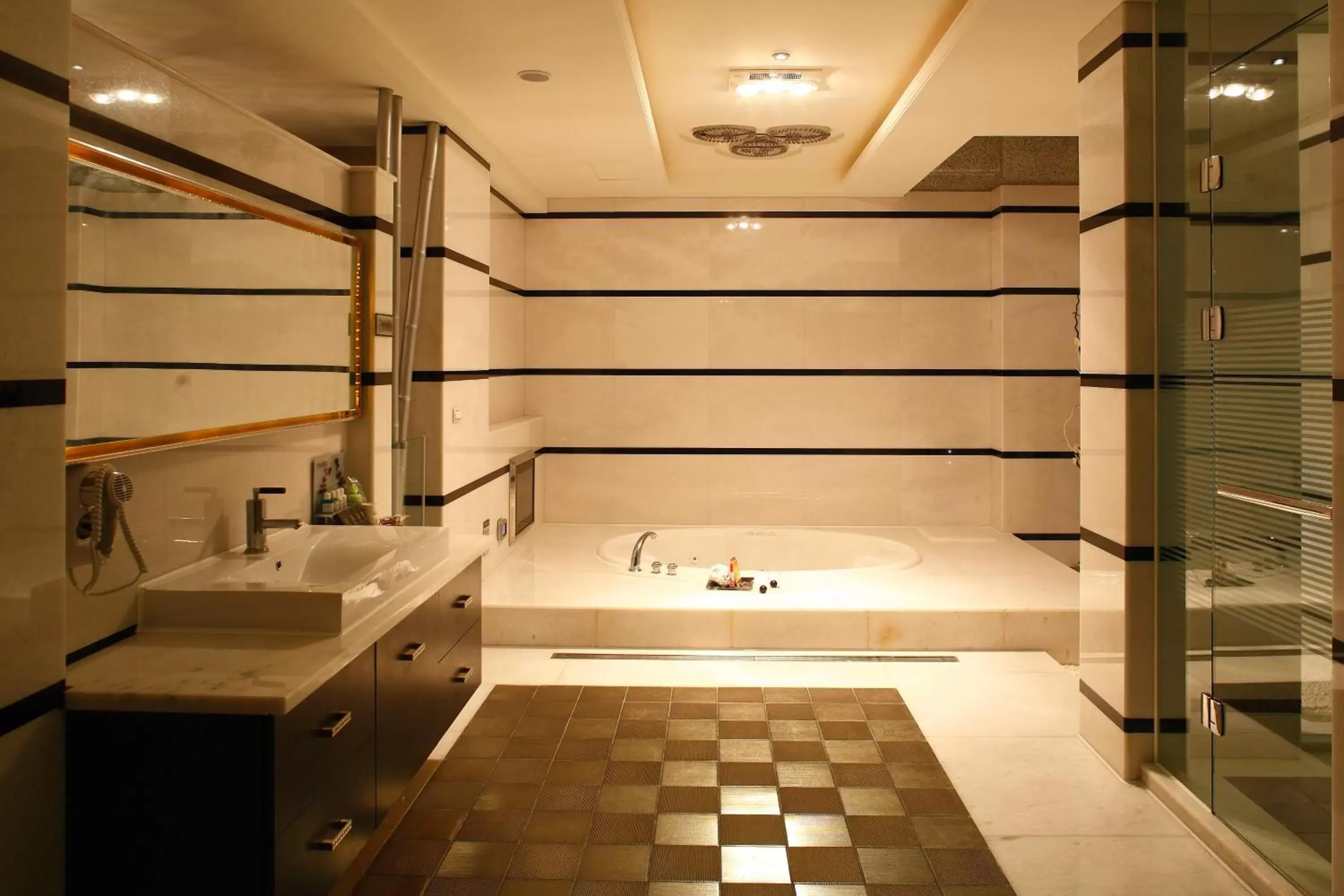 Bathroom in Dryad Motel