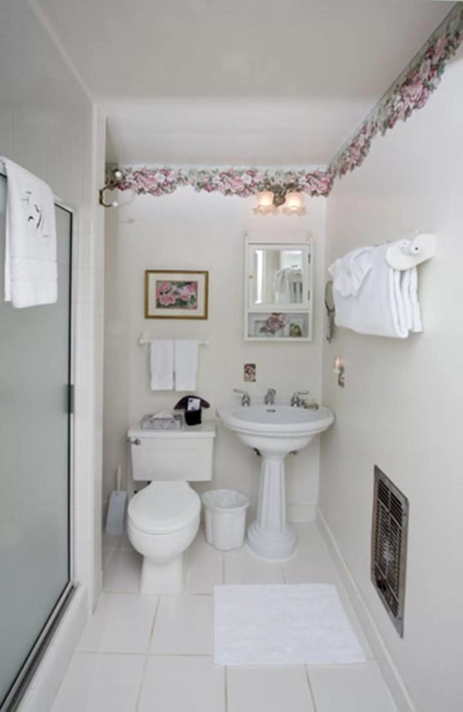 Bathroom in Headlands Inn Bed and Breakfast