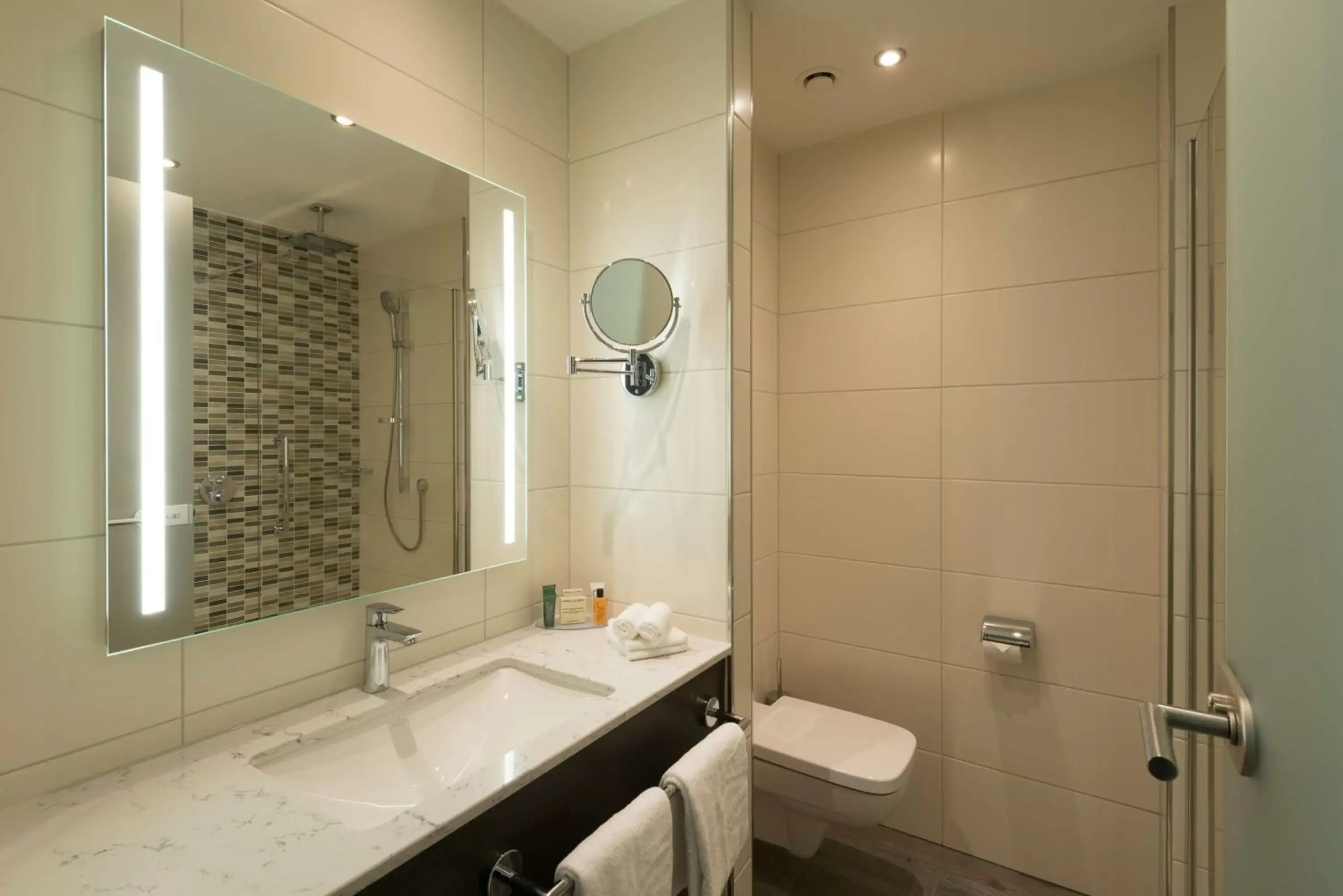 Bathroom in Hilton Garden Inn Frankfurt City Centre Bathroom in Hilton Garden Inn Frankfurt City Centre