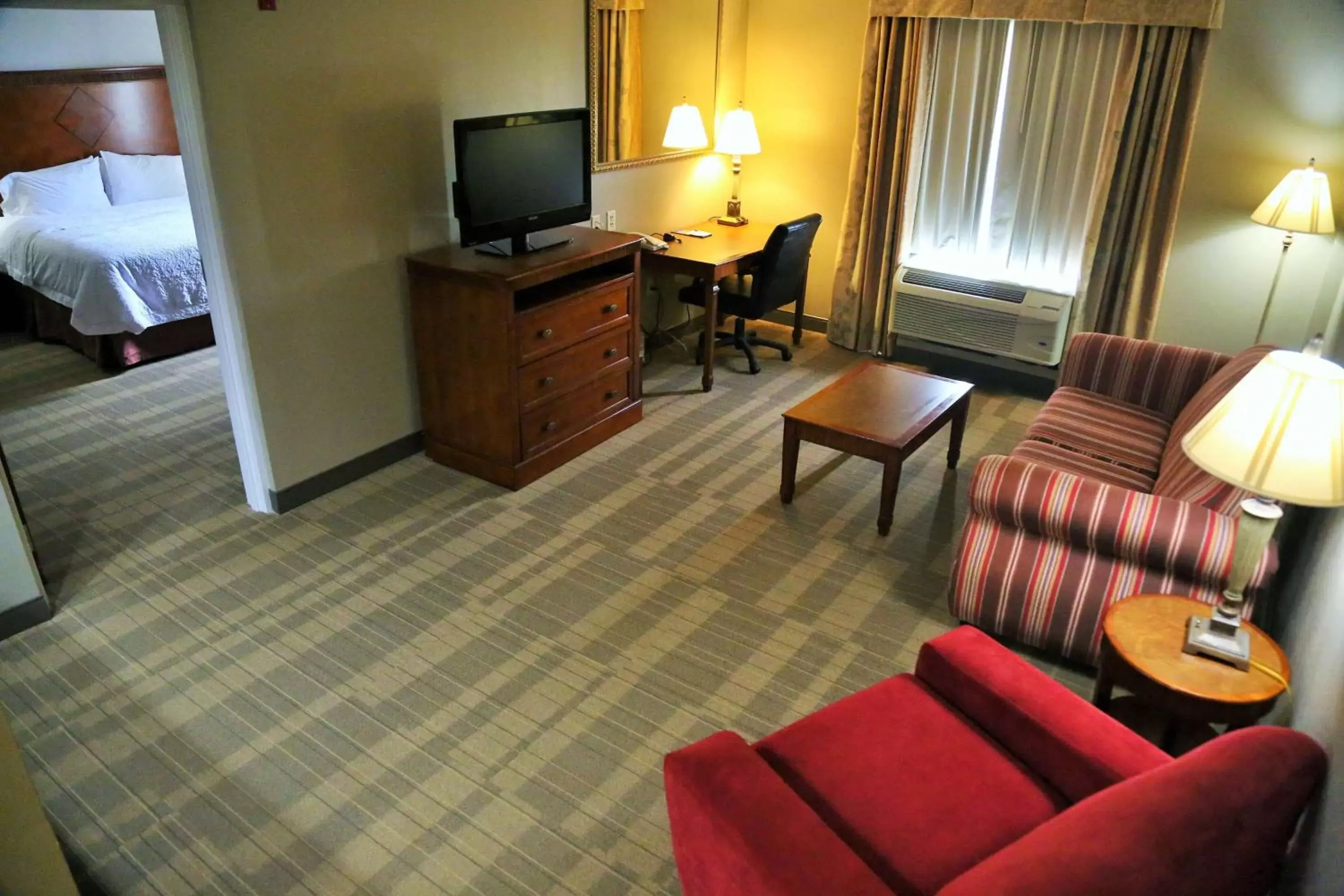 Bedroom, Seating Area in Hampton Inn & Suites McComb