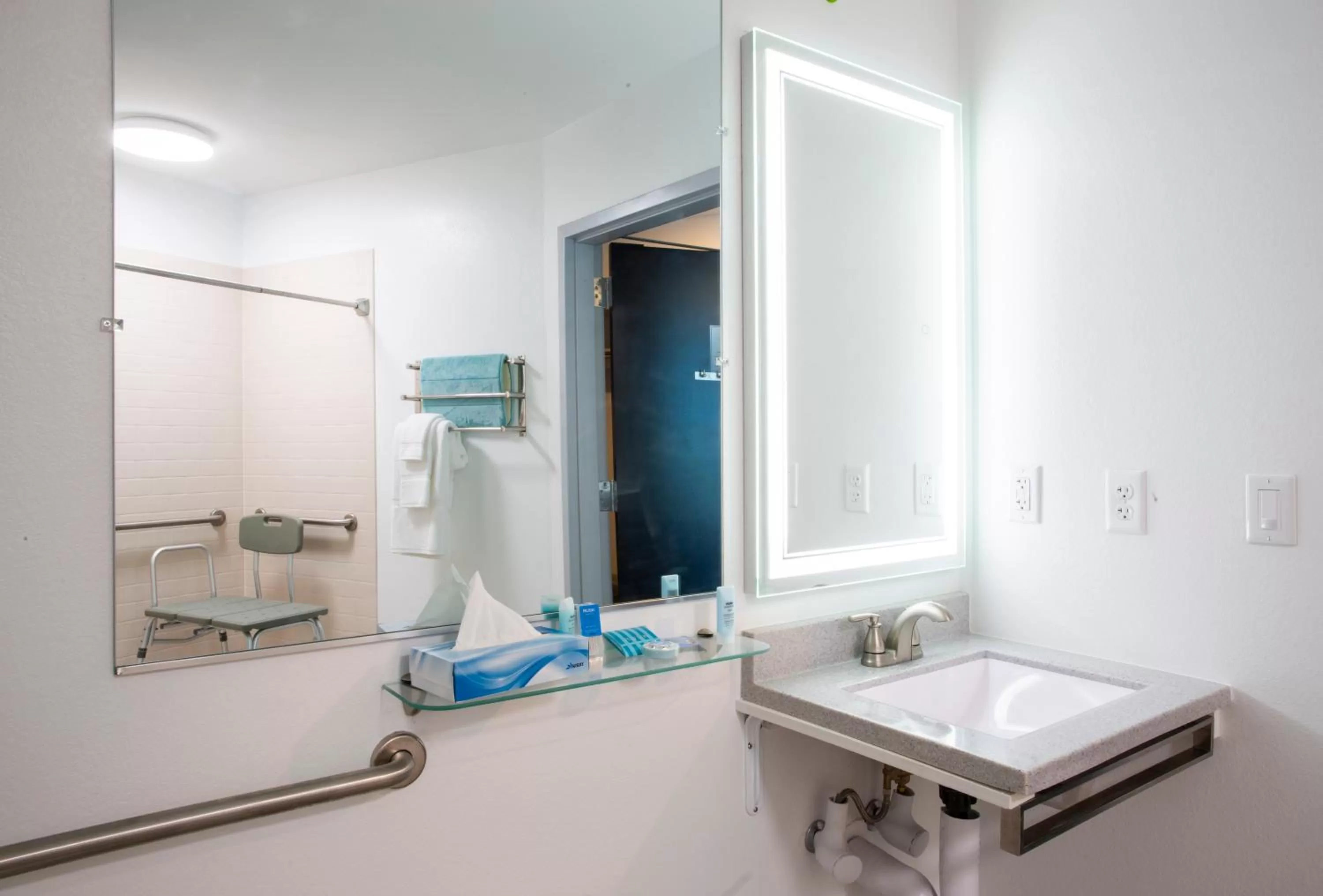 Shower in Athens Central Hotel