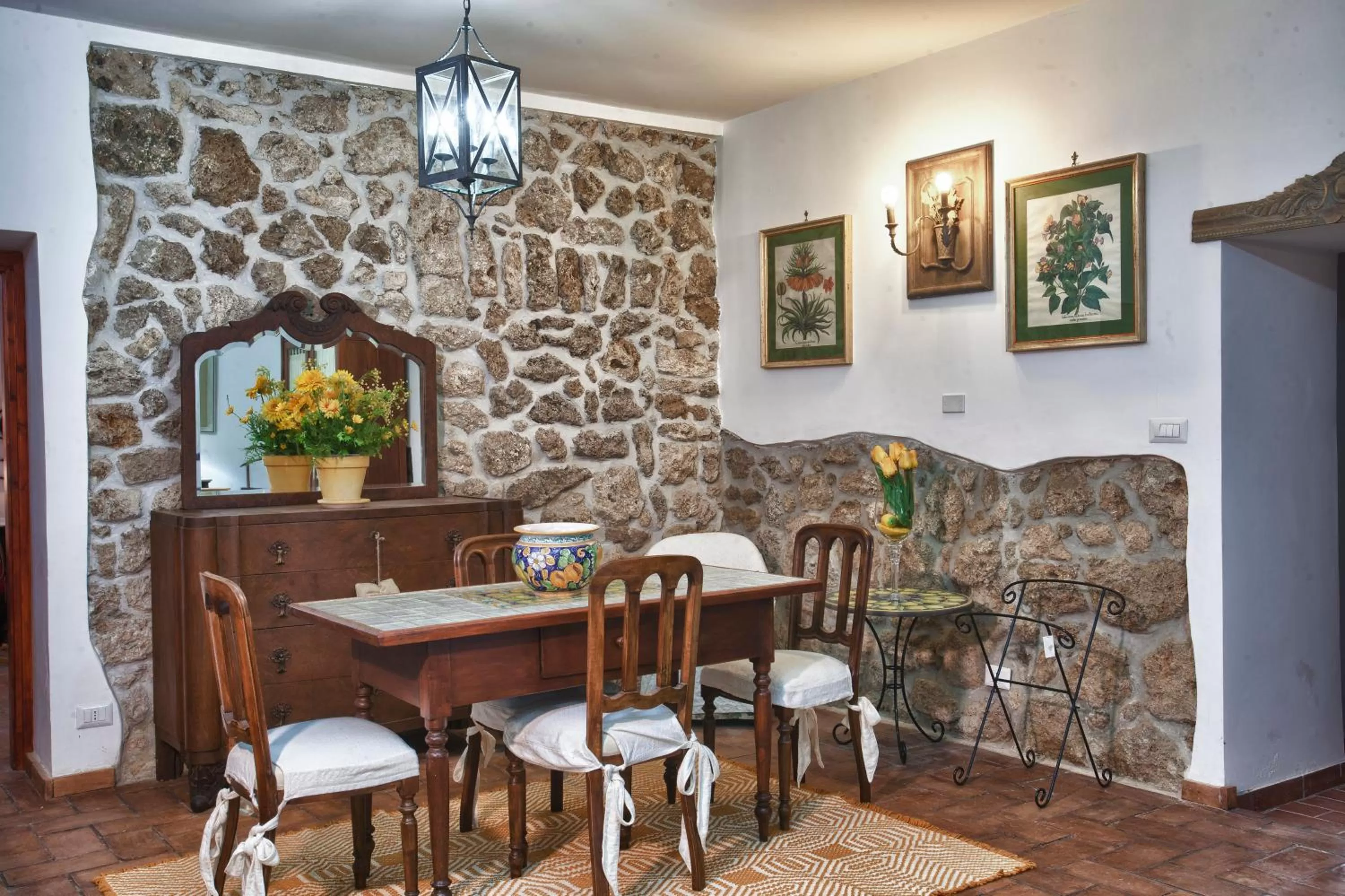 Dining area in Antico Casale Spezia Pelagalli