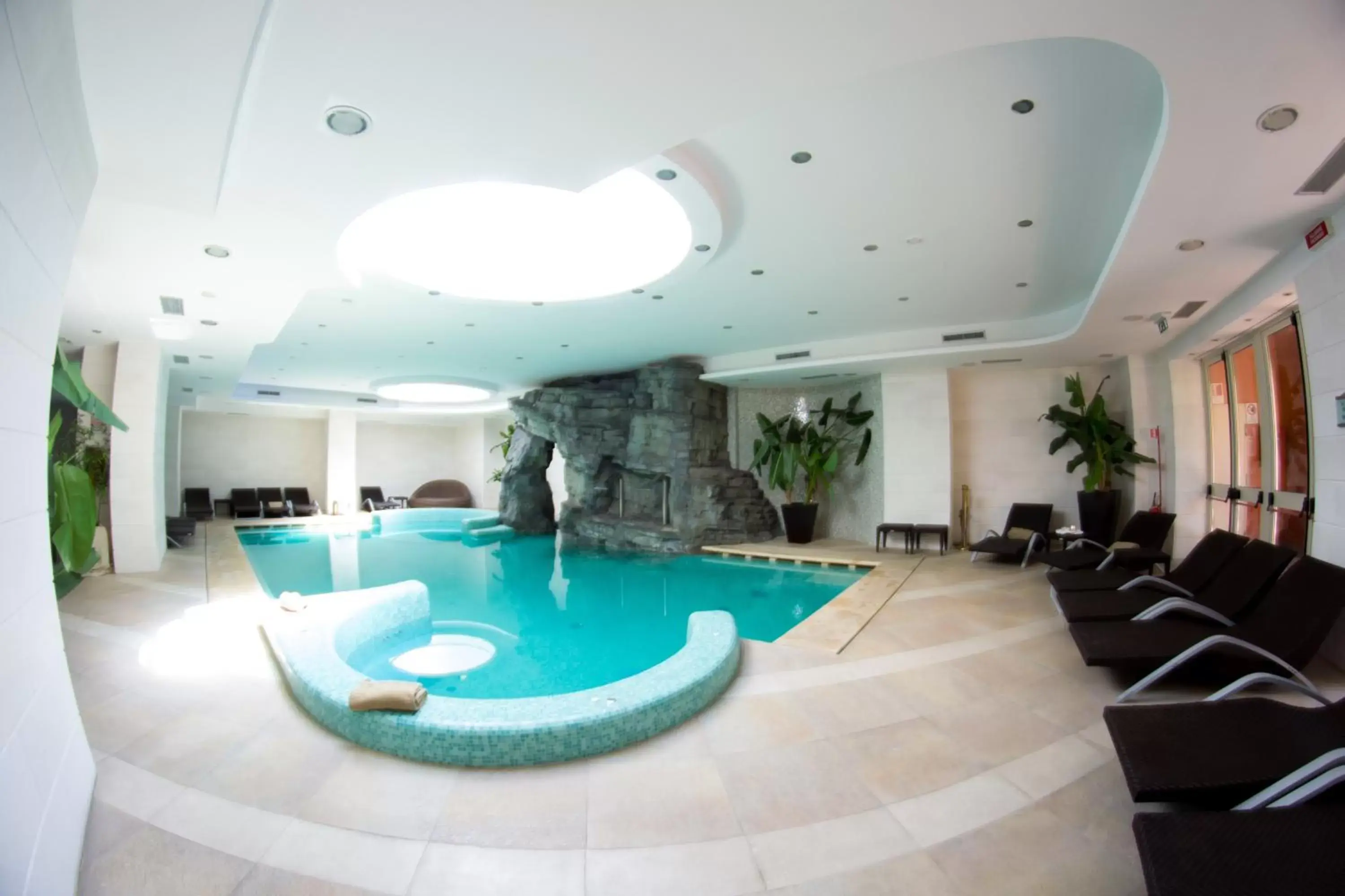 Hot Tub, Swimming Pool in Il Picciolo Etna Golf Resort & Spa