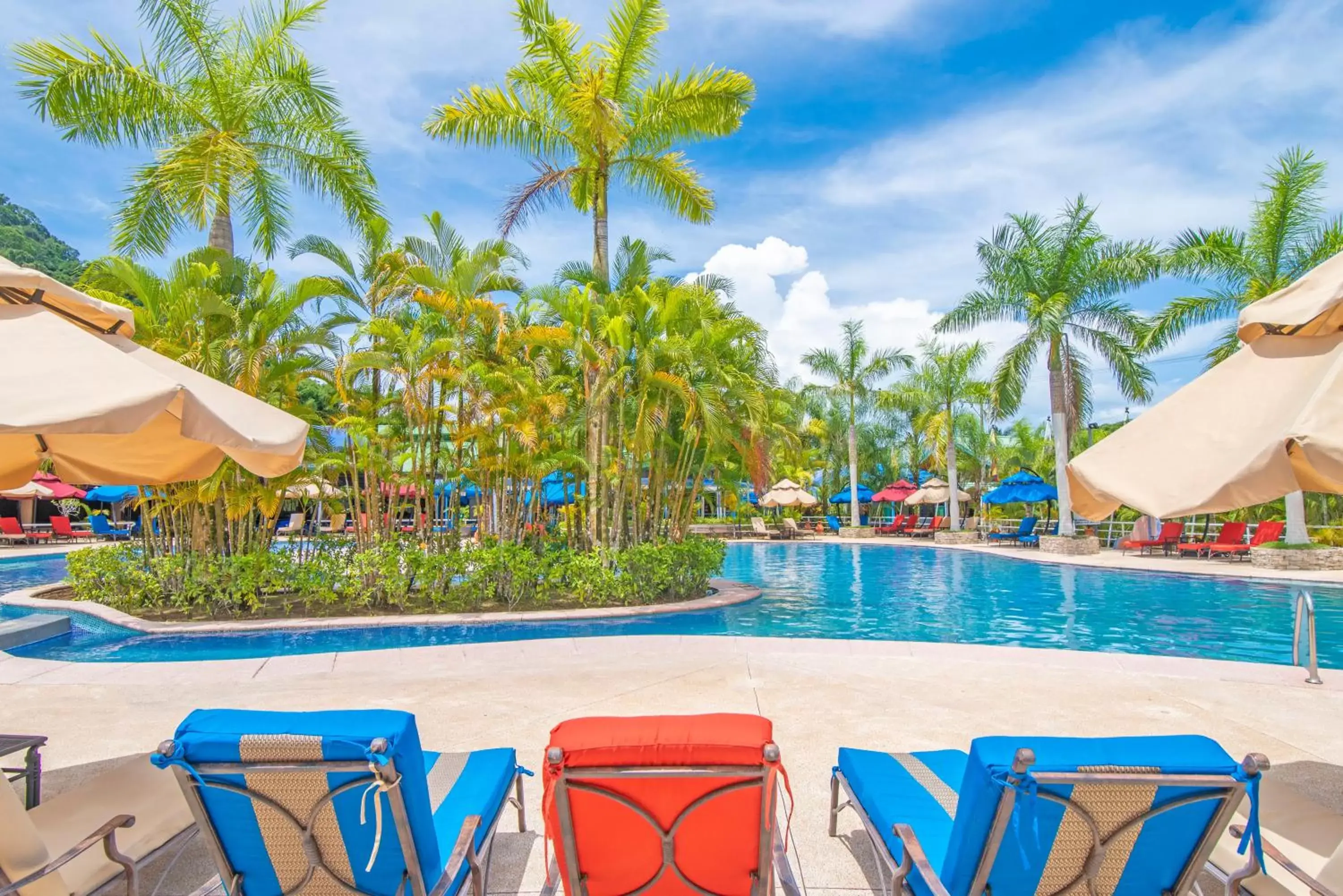 Swimming Pool in Hotel Casa Roland Golfito Resort