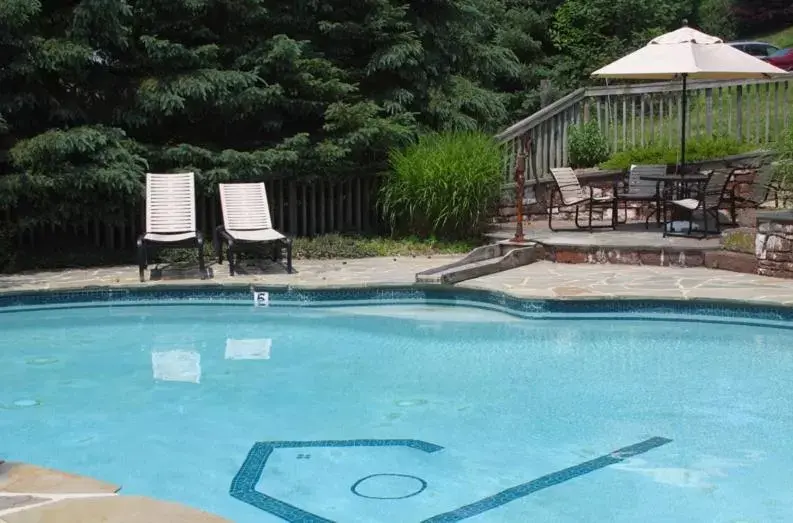 Swimming Pool in Glasbern Country Inn Historic Hotels of America