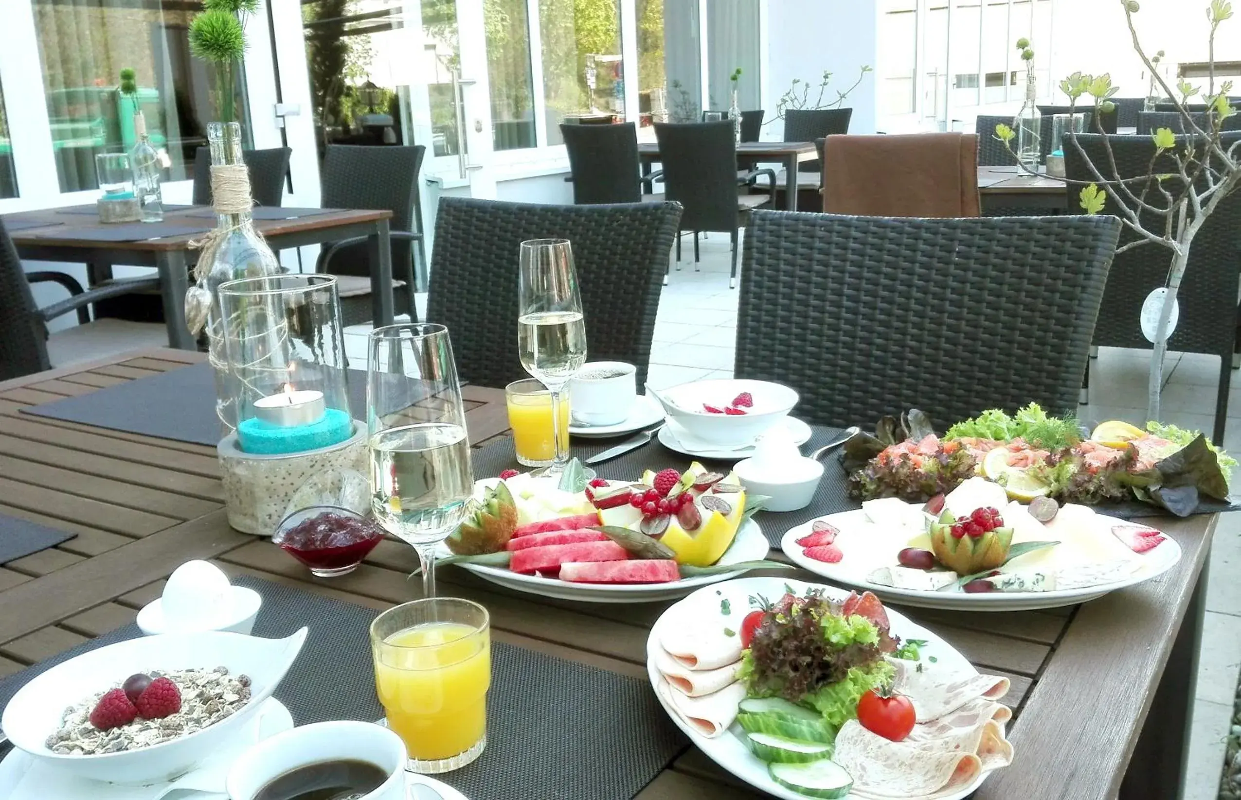 Breakfast, Restaurant/Places to Eat in Caravelle Hotel im Park