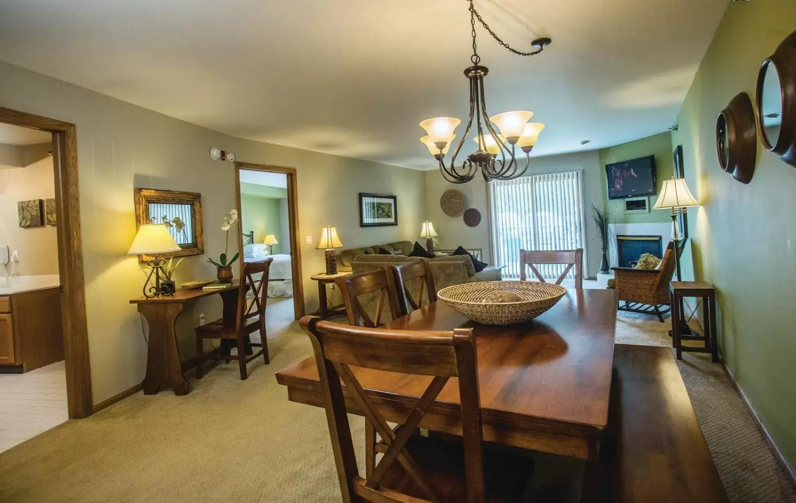 Living room, Seating Area in The Cove of Lake Geneva