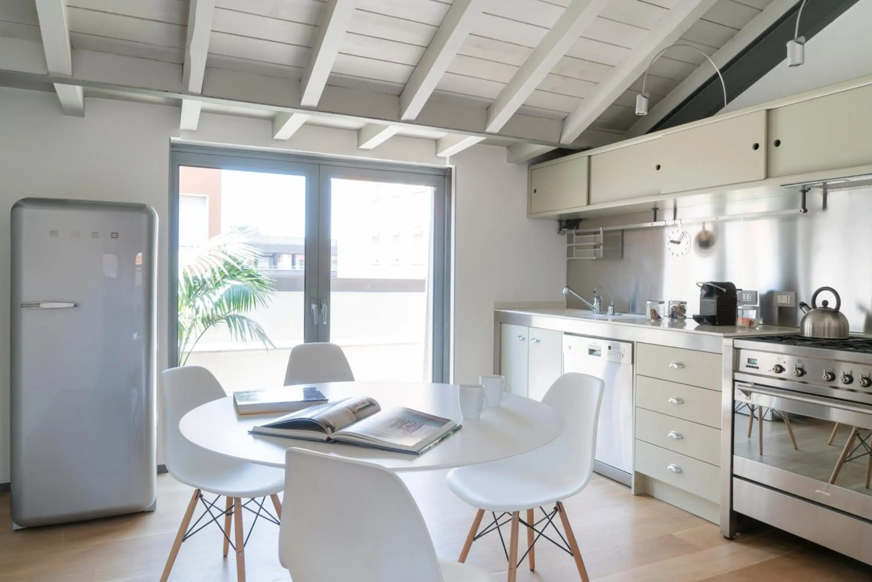 Kitchen or kitchenette, Dining Area in Brera Apartments in San Fermo