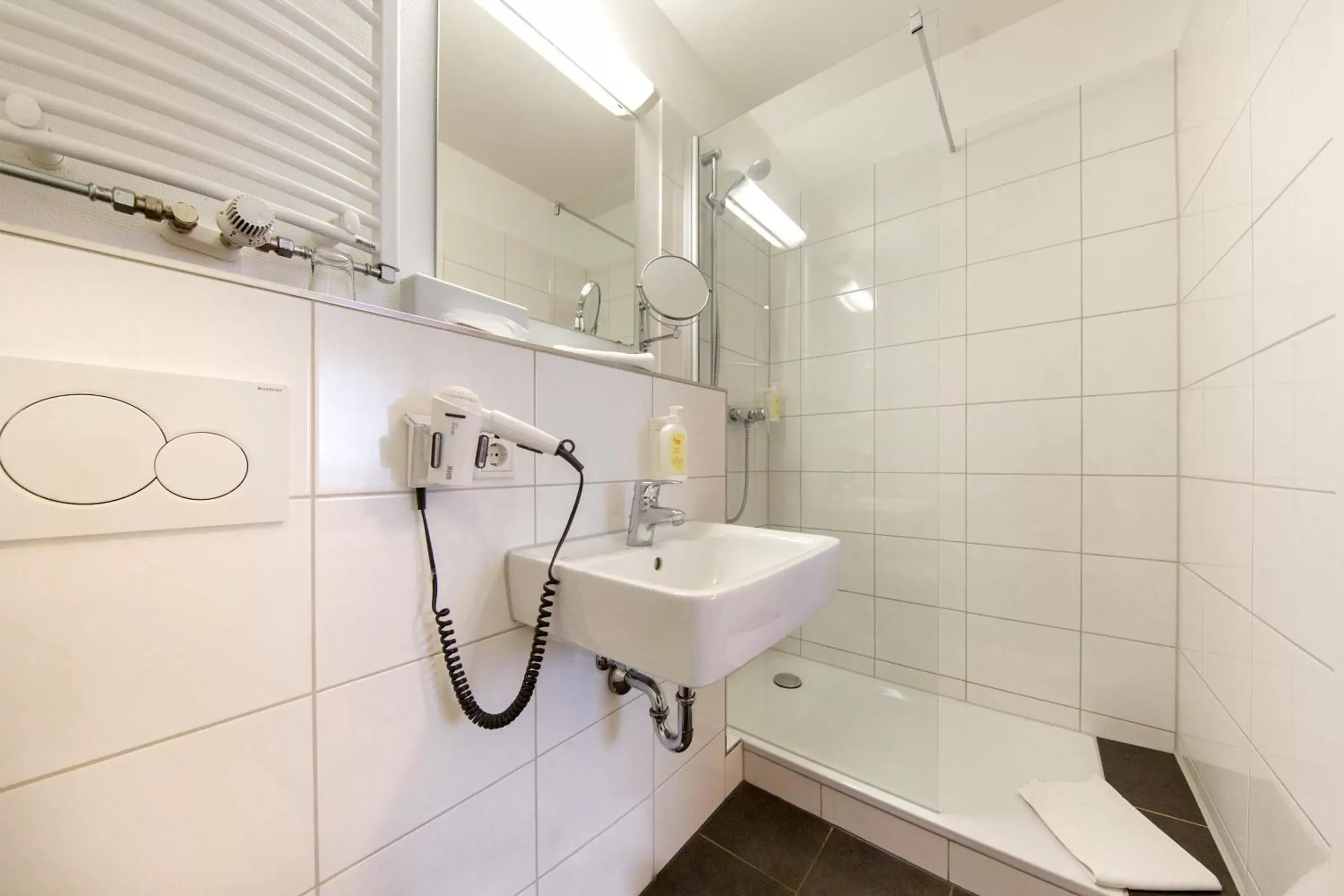 Photo of the whole room in Montana Hotel Mönchengladbach Photo of the whole room in Montana Hotel Mönchengladbach