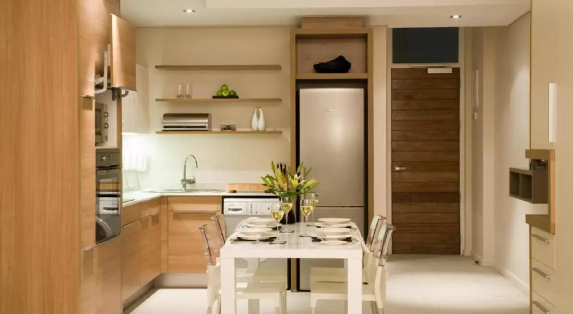 Kitchen or kitchenette, Kitchen/Kitchenette in The Residences at Crystal Towers