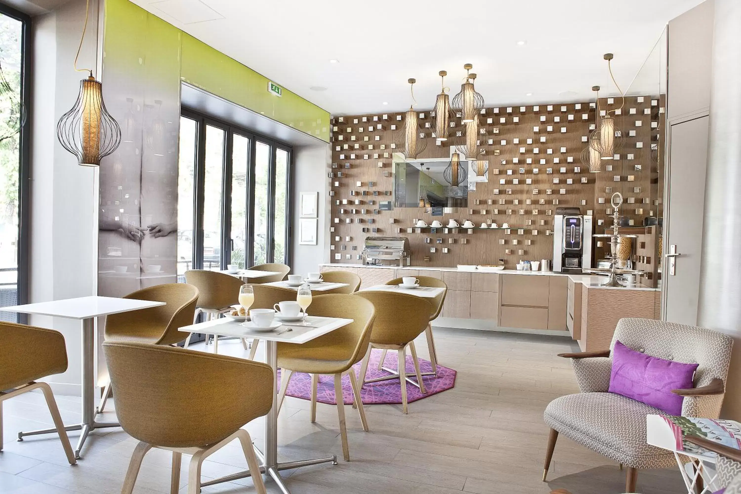 Restaurant/places to eat, Lounge/Bar in Hotel Eiffel Segur