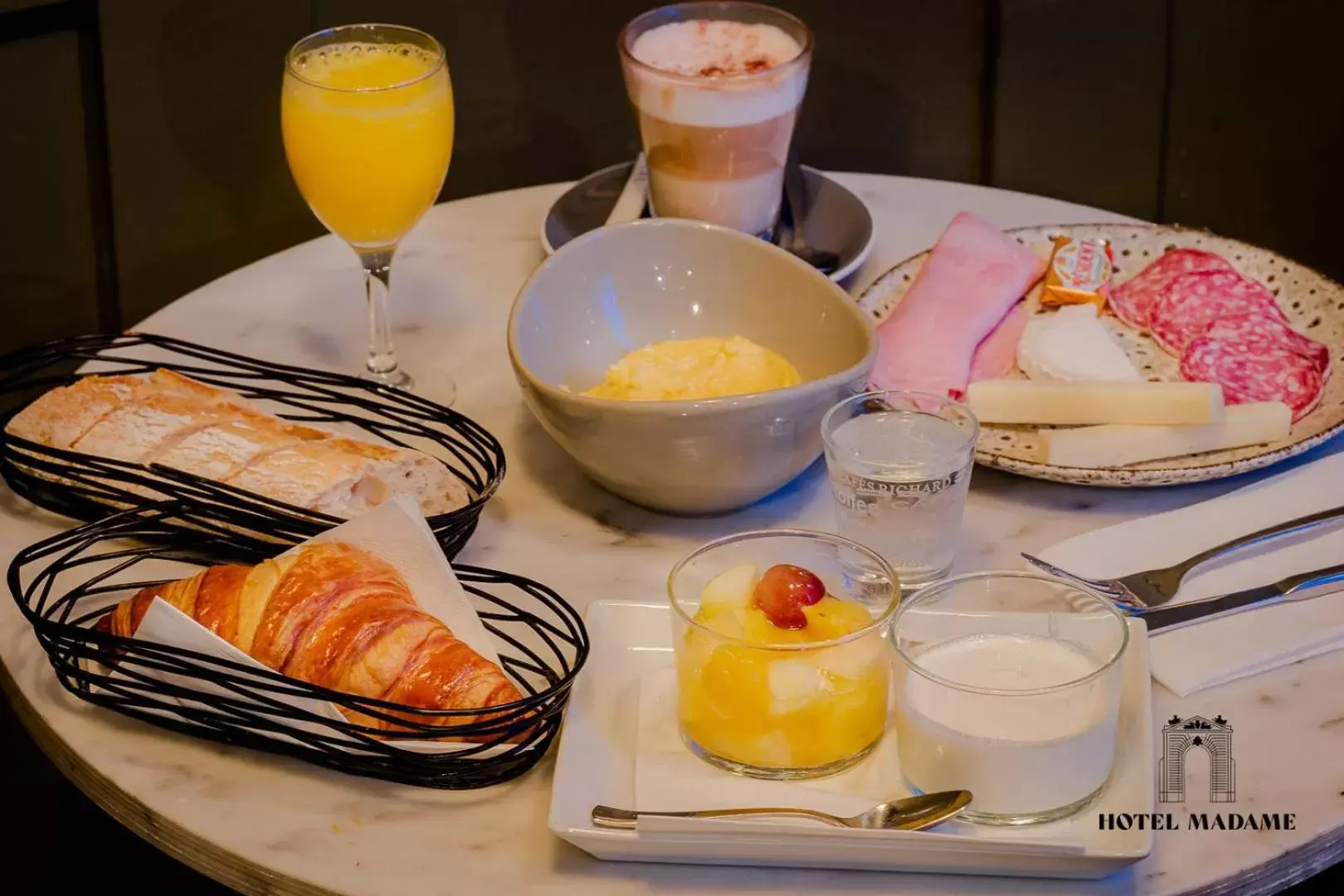Breakfast in Hôtel Madame