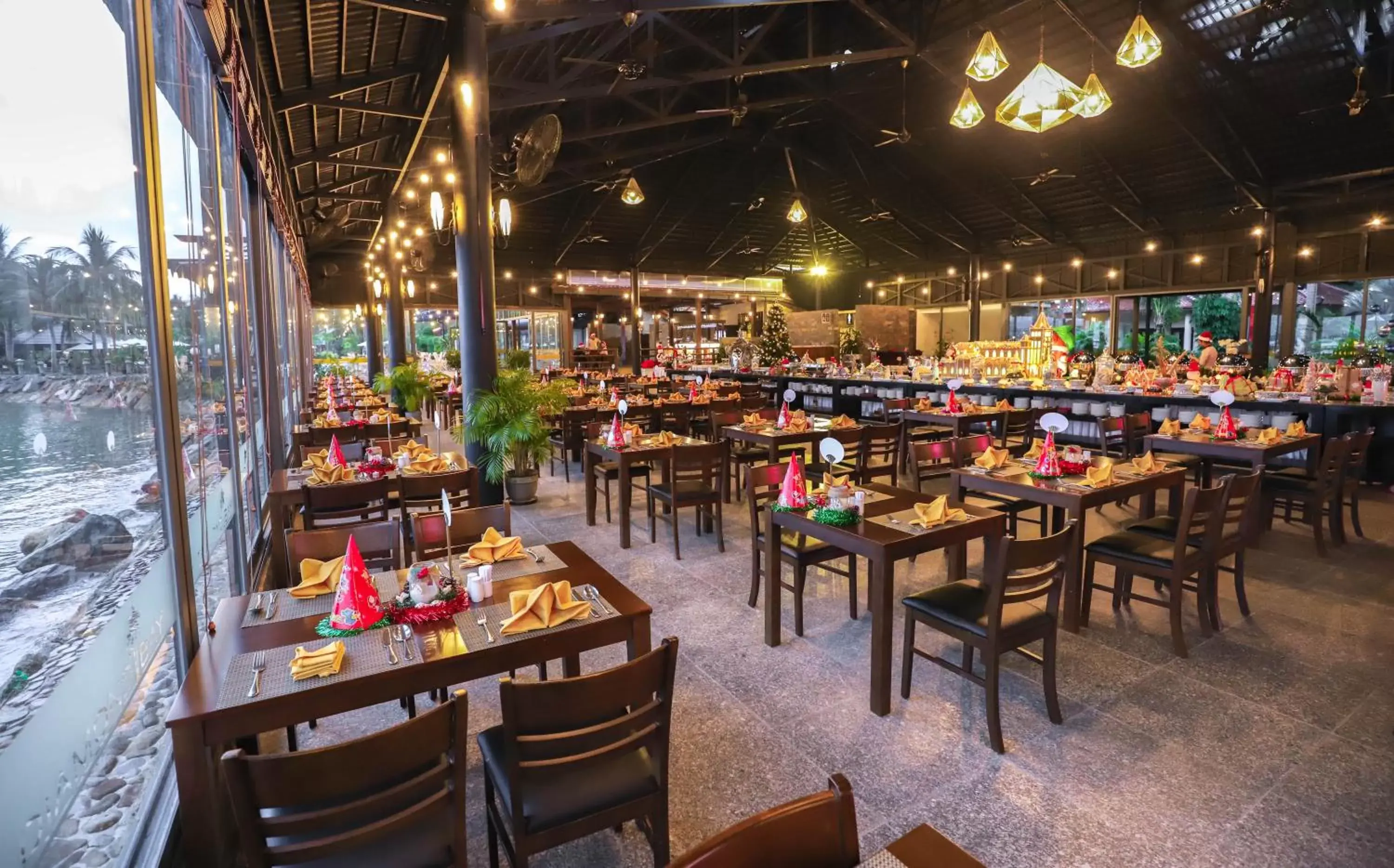 Restaurant/places to eat in Diamond Bay Resort & Spa Restaurant/places to eat in Diamond Bay Resort & Spa