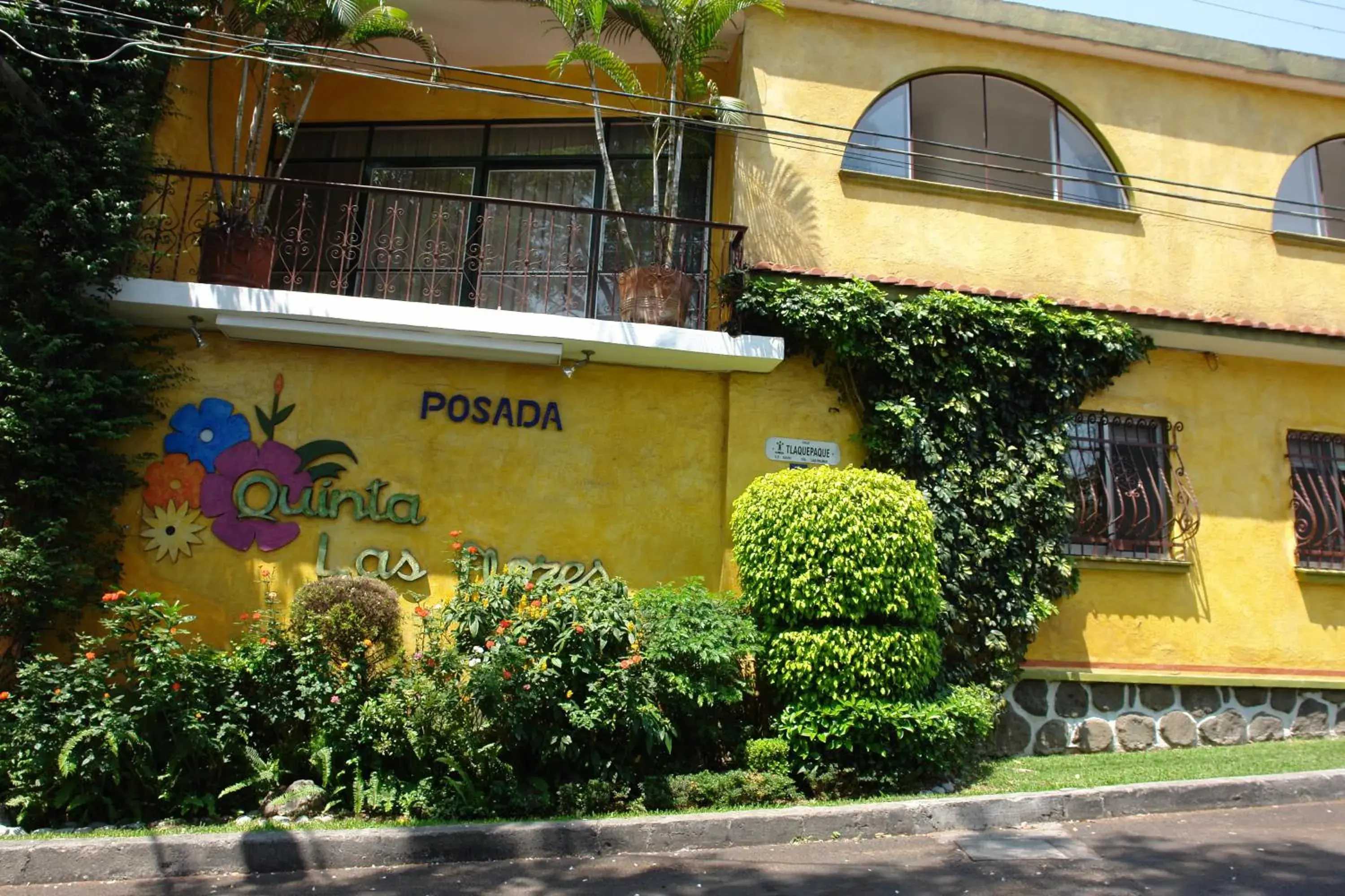 Facade/entrance, Property Building in Hotel Posada Quinta Las Flores