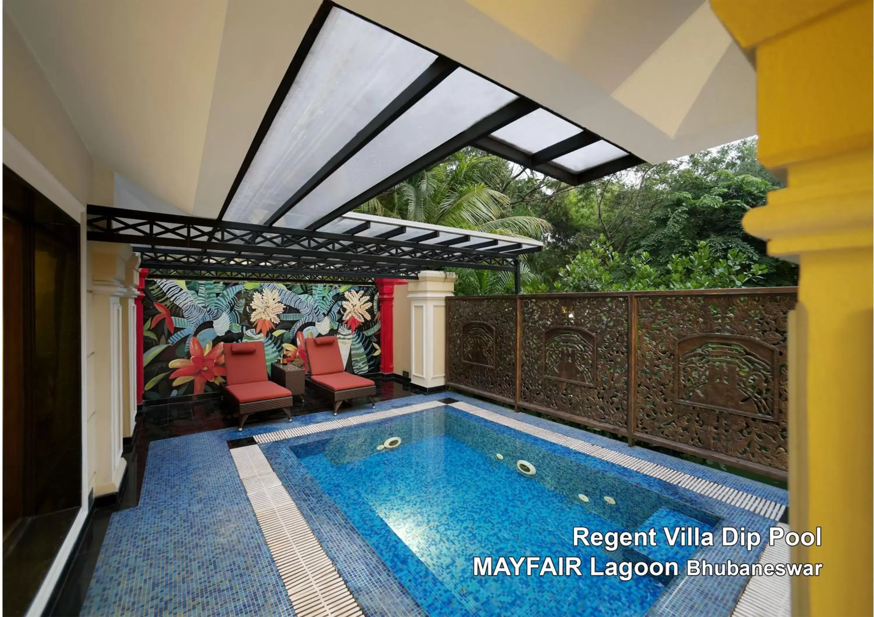 Photo of the whole room, Swimming Pool in Mayfair Lagoon Hotel
