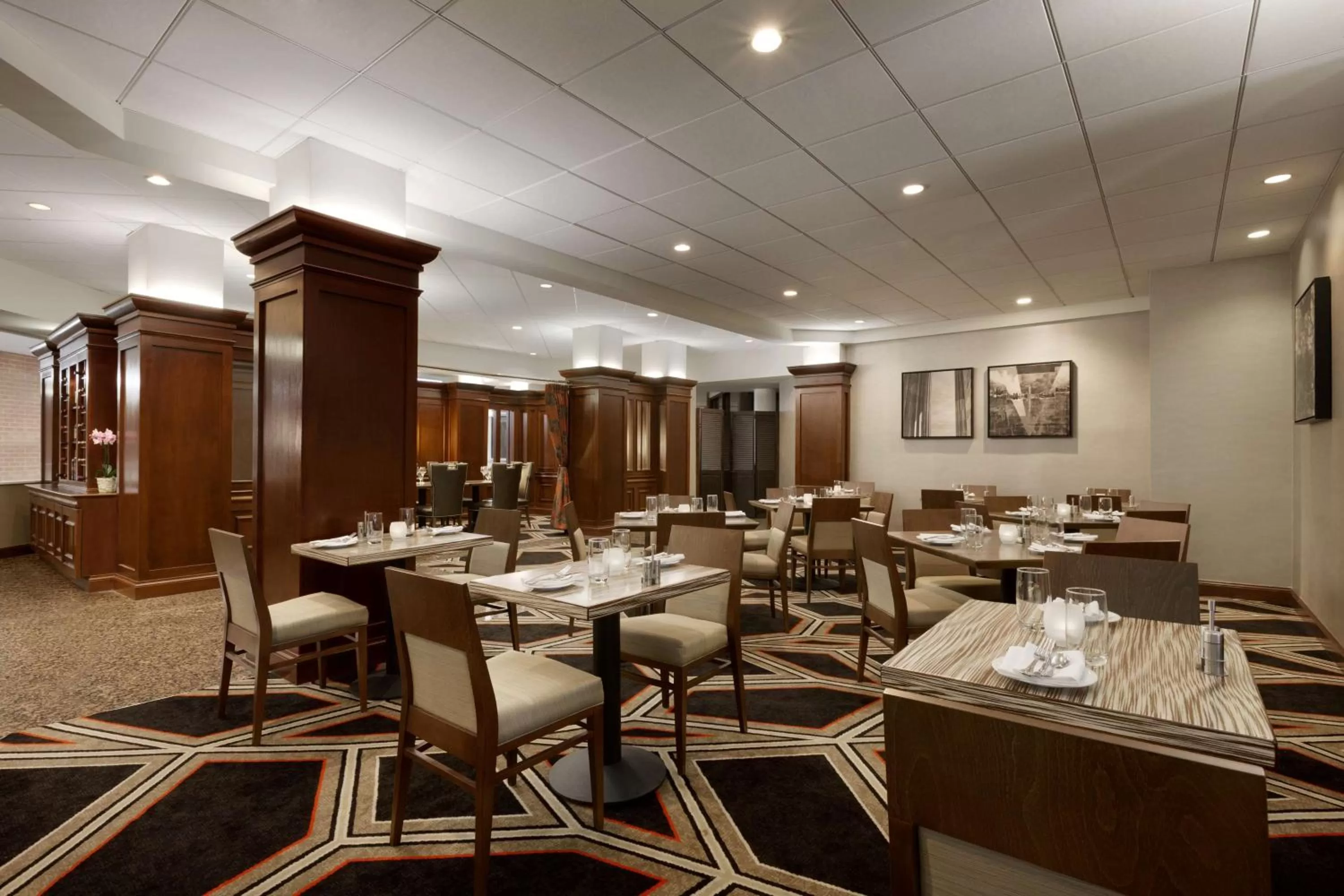 Restaurant/places to eat in Hilton Arlington