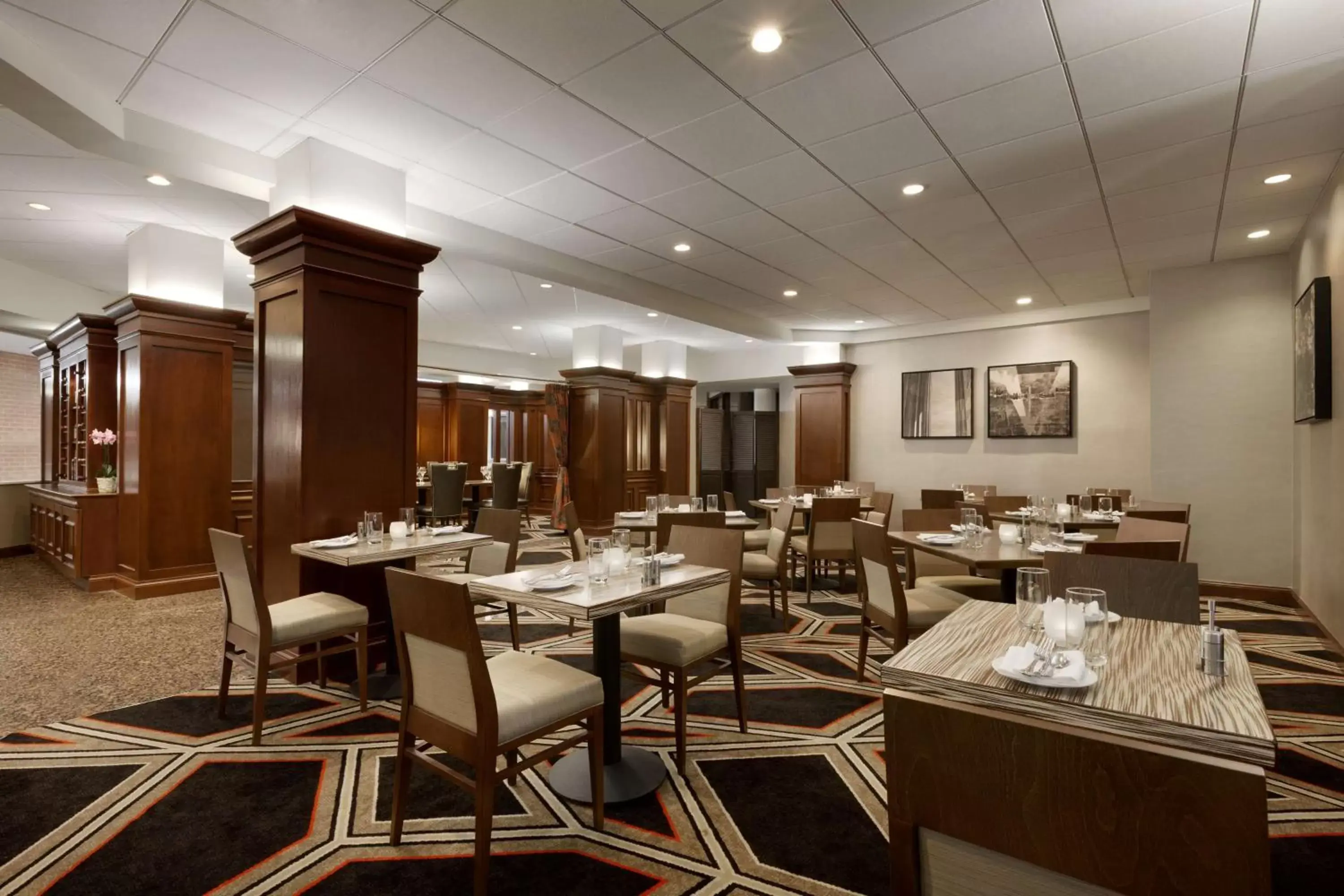 Restaurant/Places to Eat in Hilton Arlington
