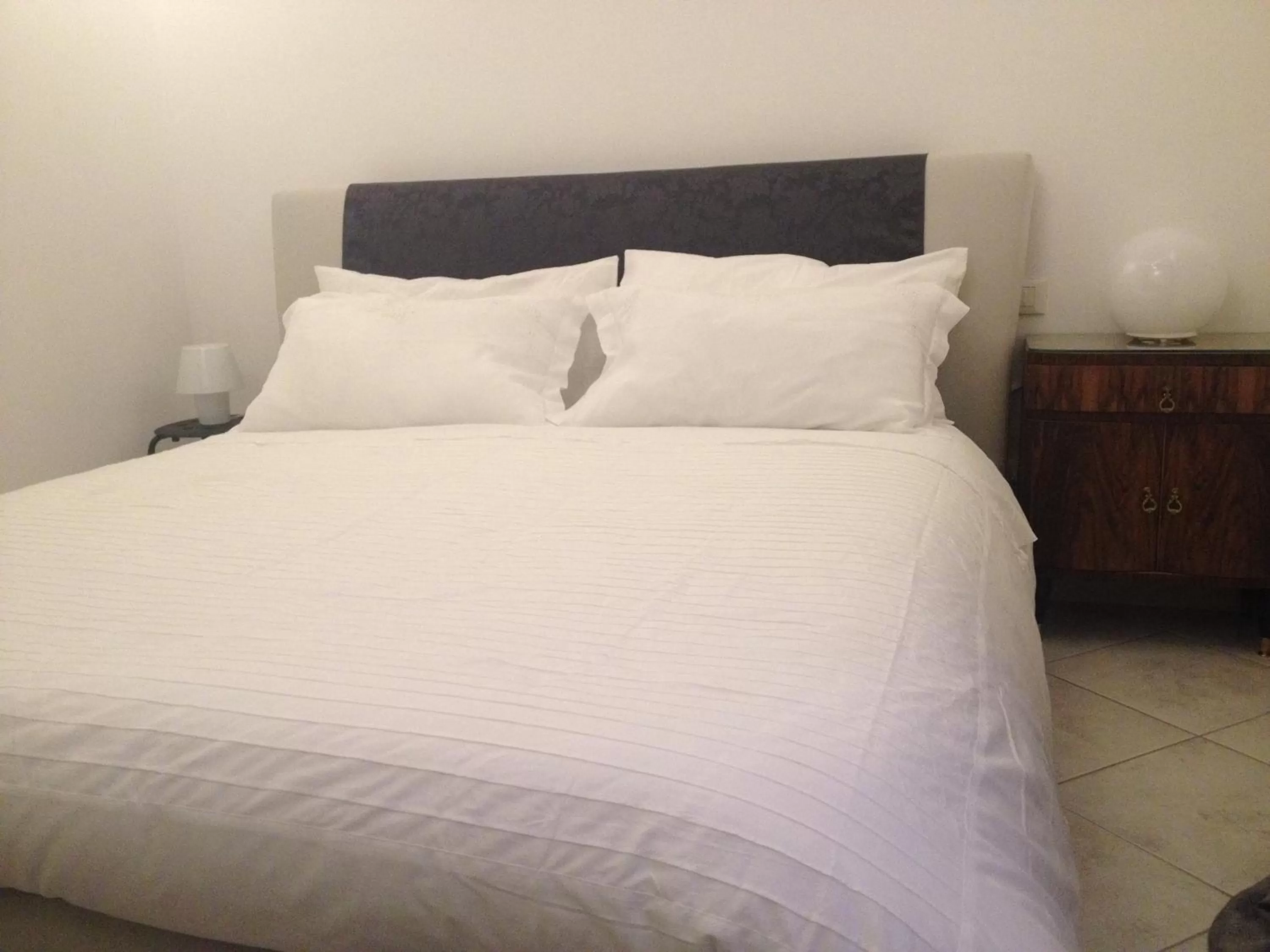 Bedroom, Bed in B&B Via Roma suite - Ortona Rooms