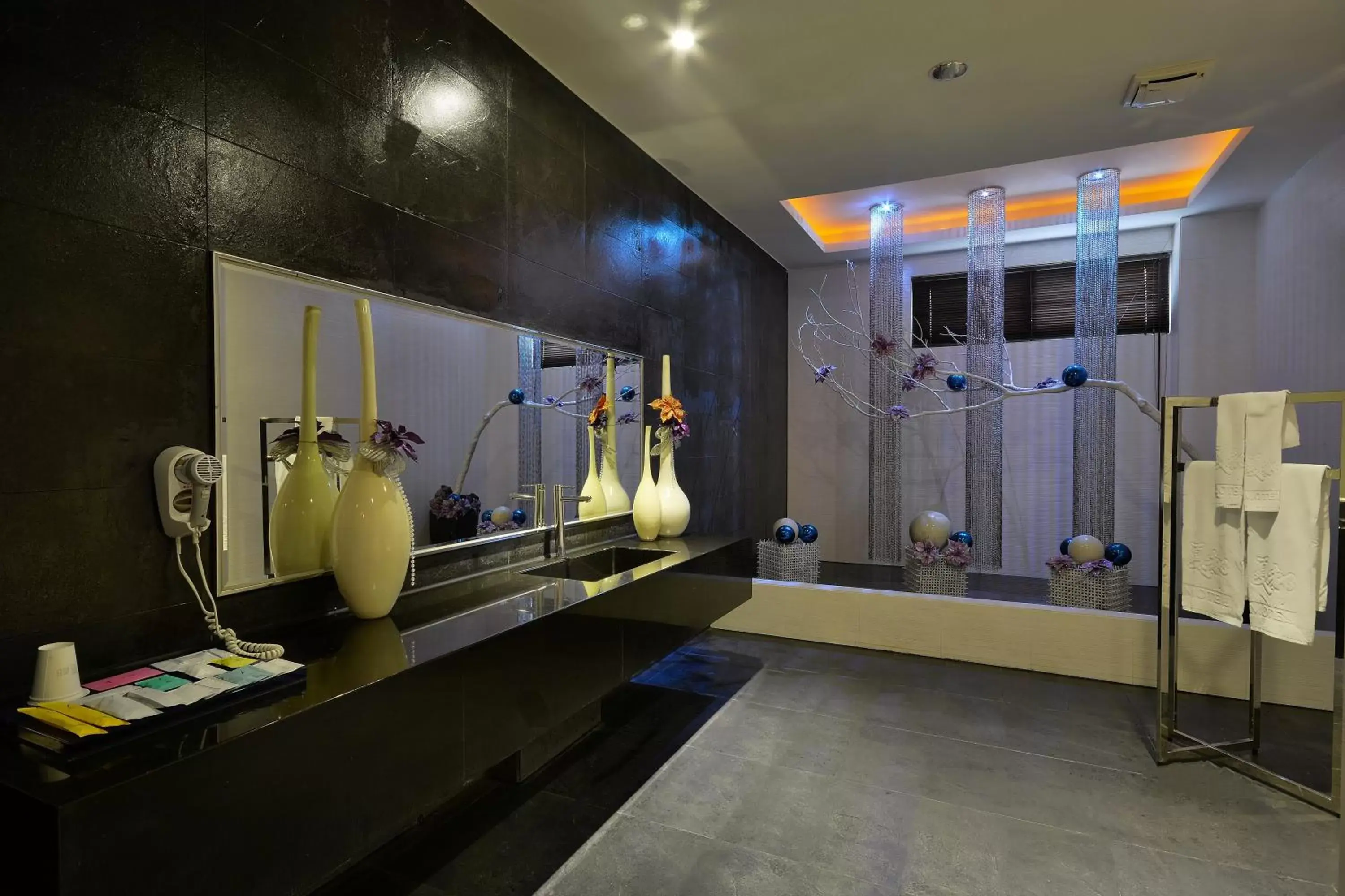 Shower, Bathroom in Xiadu Motel