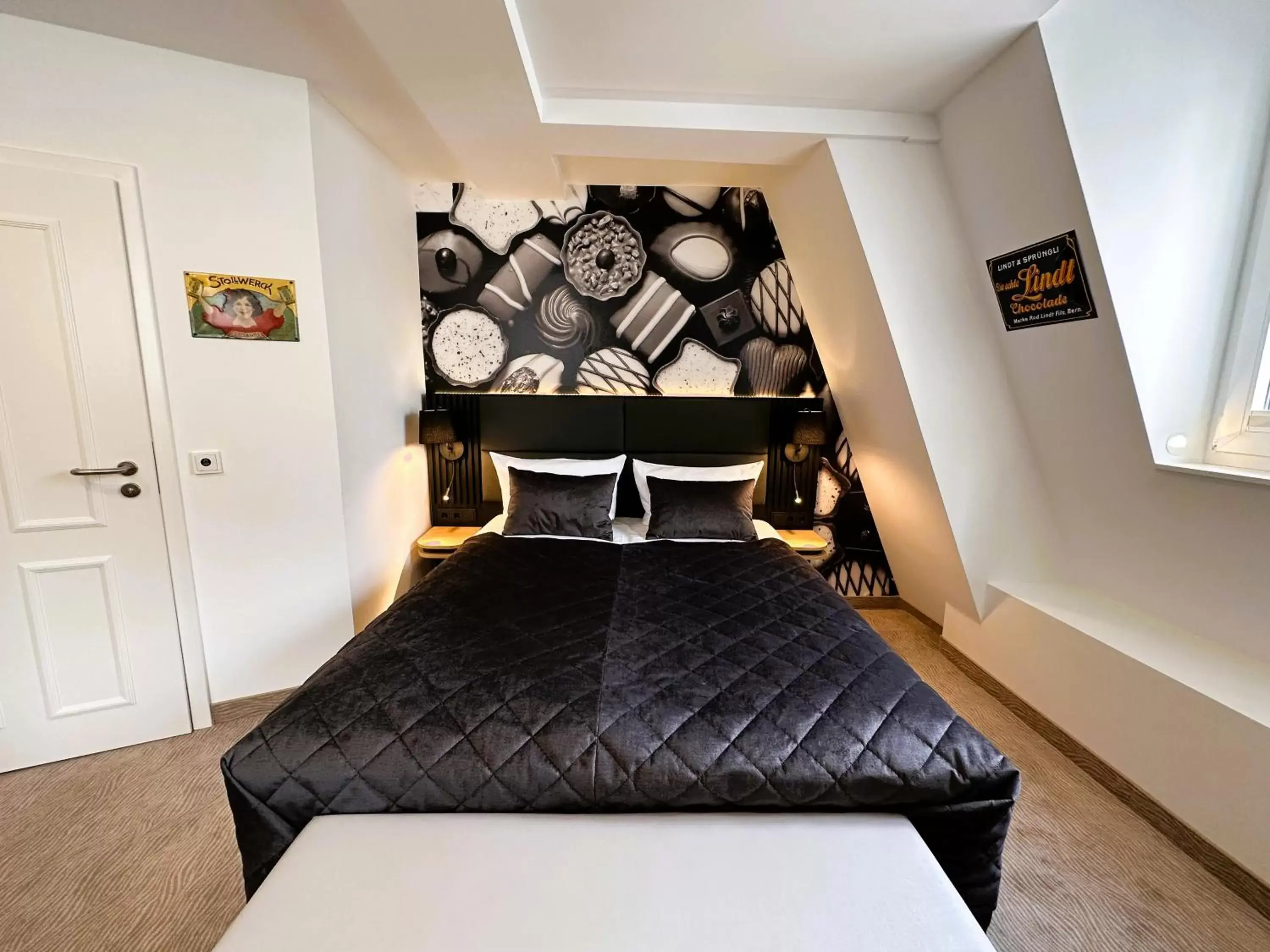 Bed, Seating Area in Rhein Hotel St. Martin