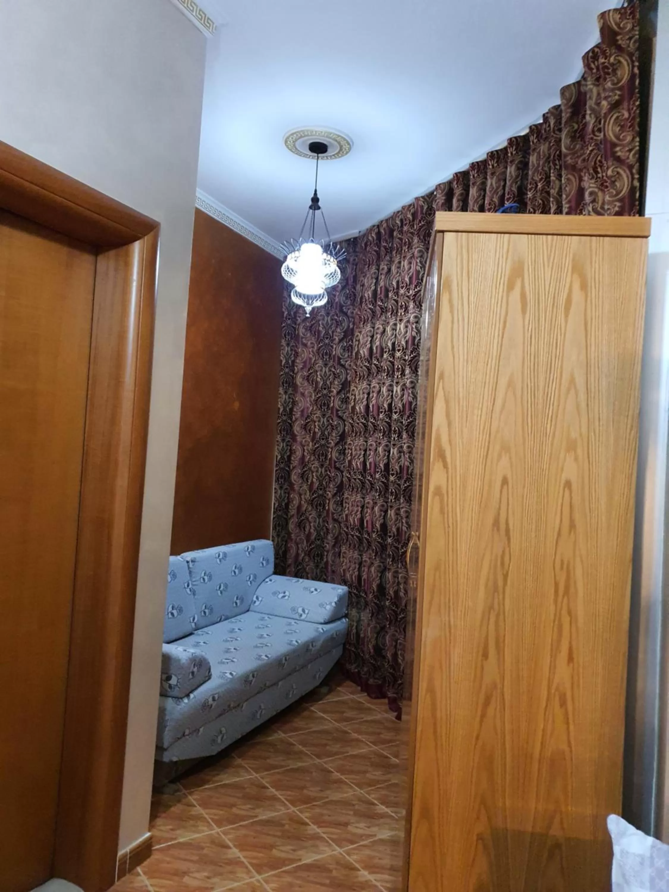 Bed in Kompleksi GJONI