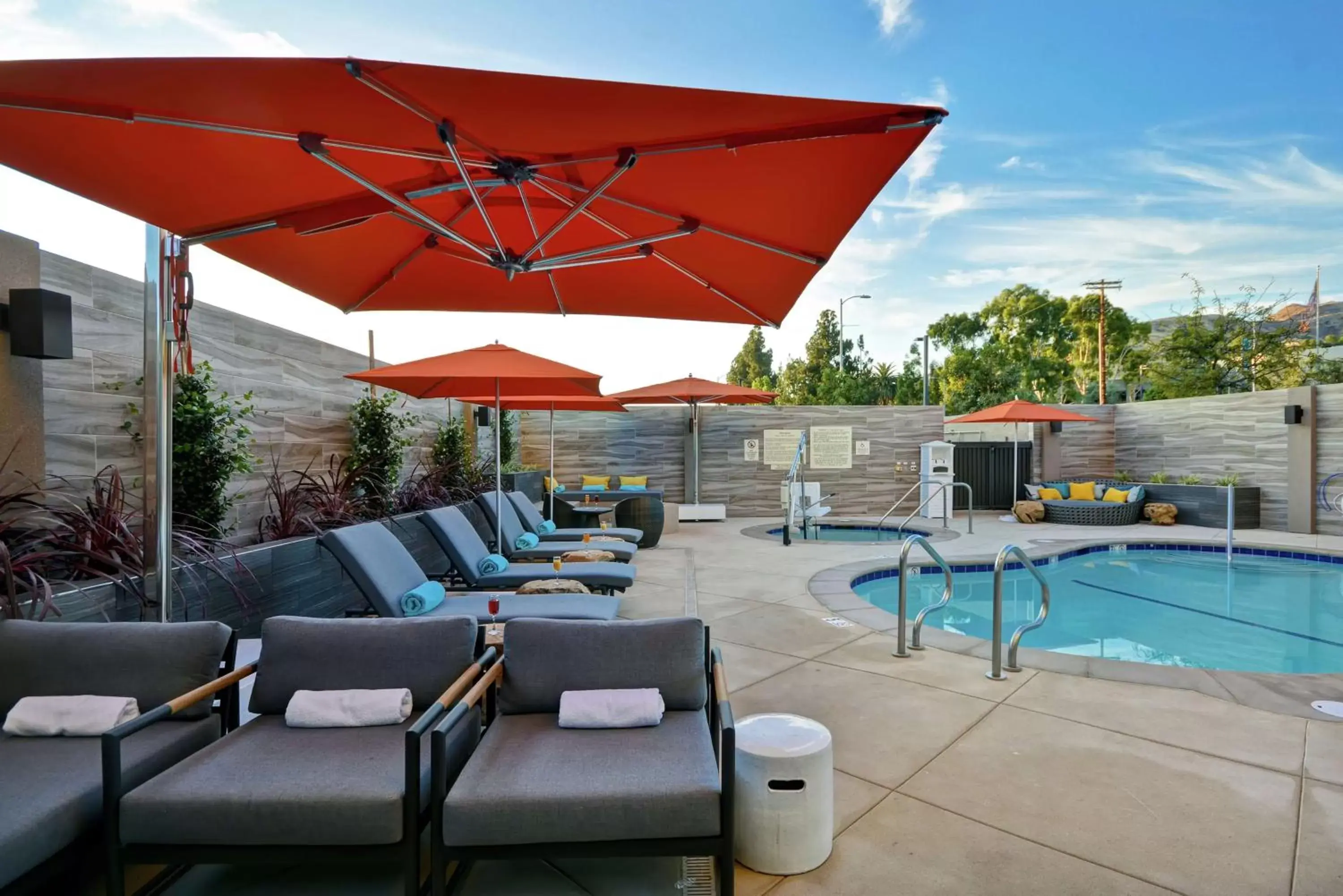 Pool view, Swimming Pool in Hampton Inn & Suites Los Angeles Burbank Airport